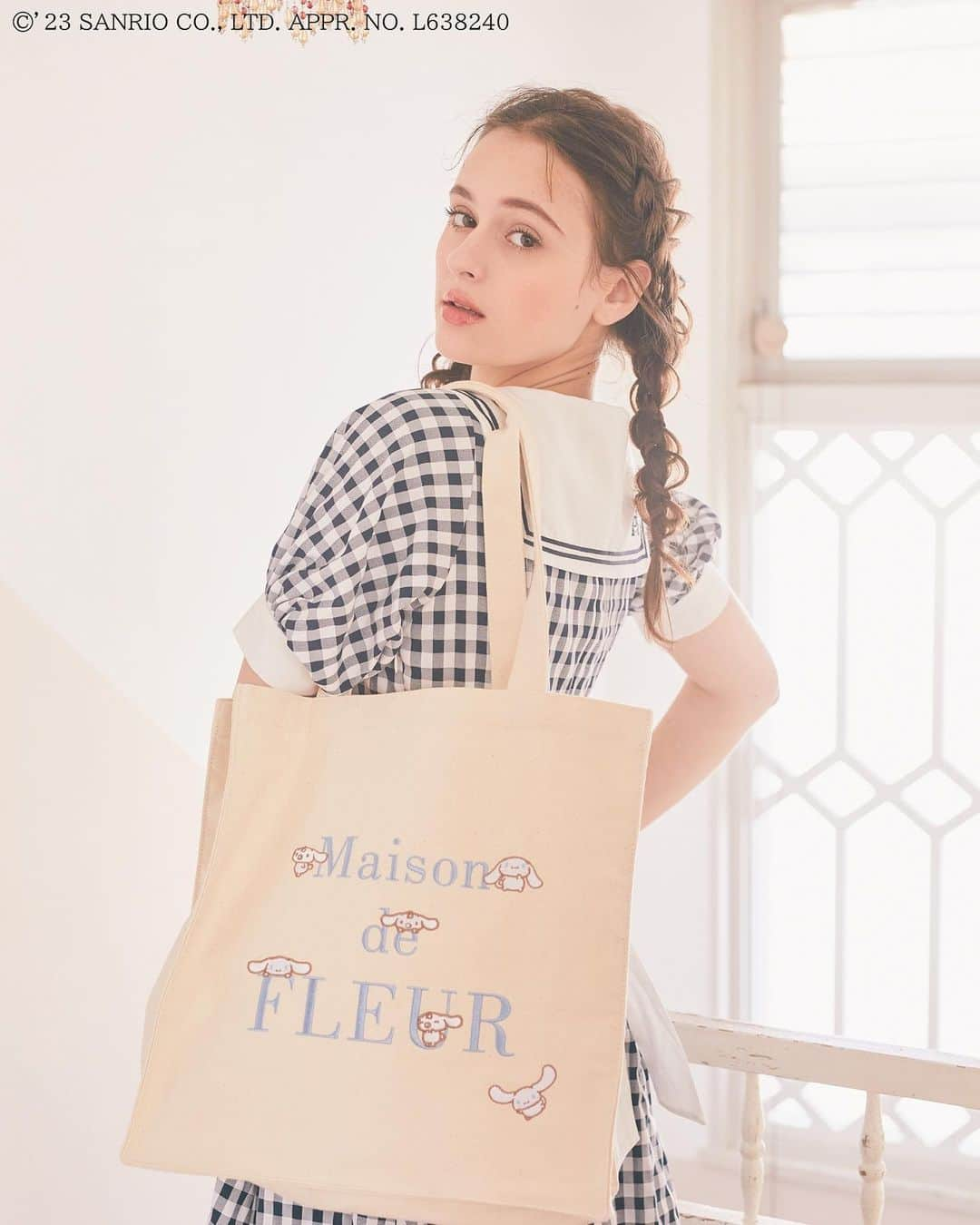 maisondefleur_pressさんのインスタグラム写真 - (maisondefleur_pressInstagram)「. ＼先行予約分は完売と大好評！通常販売間近です！／  Maison de FLEUR × Sanrio characters  Maison de FLEUR 10周年を記念して サンリオの人気10キャラクターと コラボしたトートバッグが登場🎊✨  Maison de FLEURのロゴからキャラクター達が 顔をのぞかせるスクエアトートバッグが登場♪  Maison de FLEUR池袋サンシャインシティ店、 ECサイト限定でサンリオキャラクターズ、 はぴだんぶいデザインも登場🎉✨  ＜販売詳細＞ ◆スクエアトートバッグ（各キャラクター刺繍 ） 　全10種類 / ￥4,950(taxin) 　ﾊﾛｰｷﾃｨ,ﾏｲﾒﾛﾃﾞｨ,ｸﾛﾐ,ﾘﾄﾙﾂｲﾝｽﾀｰｽﾞ,ｼﾅﾓﾛｰﾙ, 　ﾎﾟﾑﾎﾟﾑﾌﾟﾘﾝ,ﾏﾛﾝｸﾘｰﾑ,ﾎﾟﾁｬｯｺ,ﾊﾝｷﾞｮﾄﾞﾝ,こぎみゅん  ・公式通販ストライプクラブ、ZOZOTOWN 　4/11(tue)12:00～通常販売  ・全国ショップ 　4/11(tue)～通常販売  ◆スクエアトートバッグ（キャラクター集合） 　全2種類 / ￥4,950(taxin) 　ｻﾝﾘｵｷｬﾗｸﾀｰｽﾞ,はぴだんぶい  ・公式通販ストライプクラブのみ 　4/15(sat)12:00～通常販売  ・池袋サンシャインシティ店のみ 　4/15(sat)～通常販売  ※アウトレット店での販売なし。 ※ｻﾝﾘｵｷｬﾗｸﾀｰｽﾞ,はぴだんぶいトートは 公式通販ストライプクラブ、池袋サンシャインシティ店 のみのお取り扱いとなりますのでご了承下さい。 ※販売より一週間はお一人様、1アイテム、 1カラーにつき2点まで ※販売日初日のお取り置き不可。2日目以降、 店頭在庫があればお取り置き可能。 ※他店舗へのお取り寄せ不可。 ※アイテムは一部サンプルにて撮影を行っております。 実際にお届けする商品と仕様やサイズが若干異なる 場合がございますのでご了承下さい。 ※状況によっては入場制限または整理券を配布いたします 店頭にお越しの際は各店舗のスタッフへご確認下さい。 また整理券はあくまで入場の整理券で、入場時に商品が 品切れの場合もございますので予めご了承下さい。  #maisondefleur#メゾンドフルール #フルール #sanrio#sanriocharacters #サンリオ#サンリオキャラ #サンリオキャラクターズ#コラボレーション #コラボアイテム #トートバッグ #バッグ #トートバッグコーデ#コラボトート #マイメロディ #クロミ #ハローキティ#シナモロール#ポムポムプリン #マロンクリーム #ハンギョドン#ポチャッコ #はぴだんぶい#ピューロコーデ#ピューロランドコーデ #산리오#三丽鸥」4月7日 17時04分 - maisondefleur_press