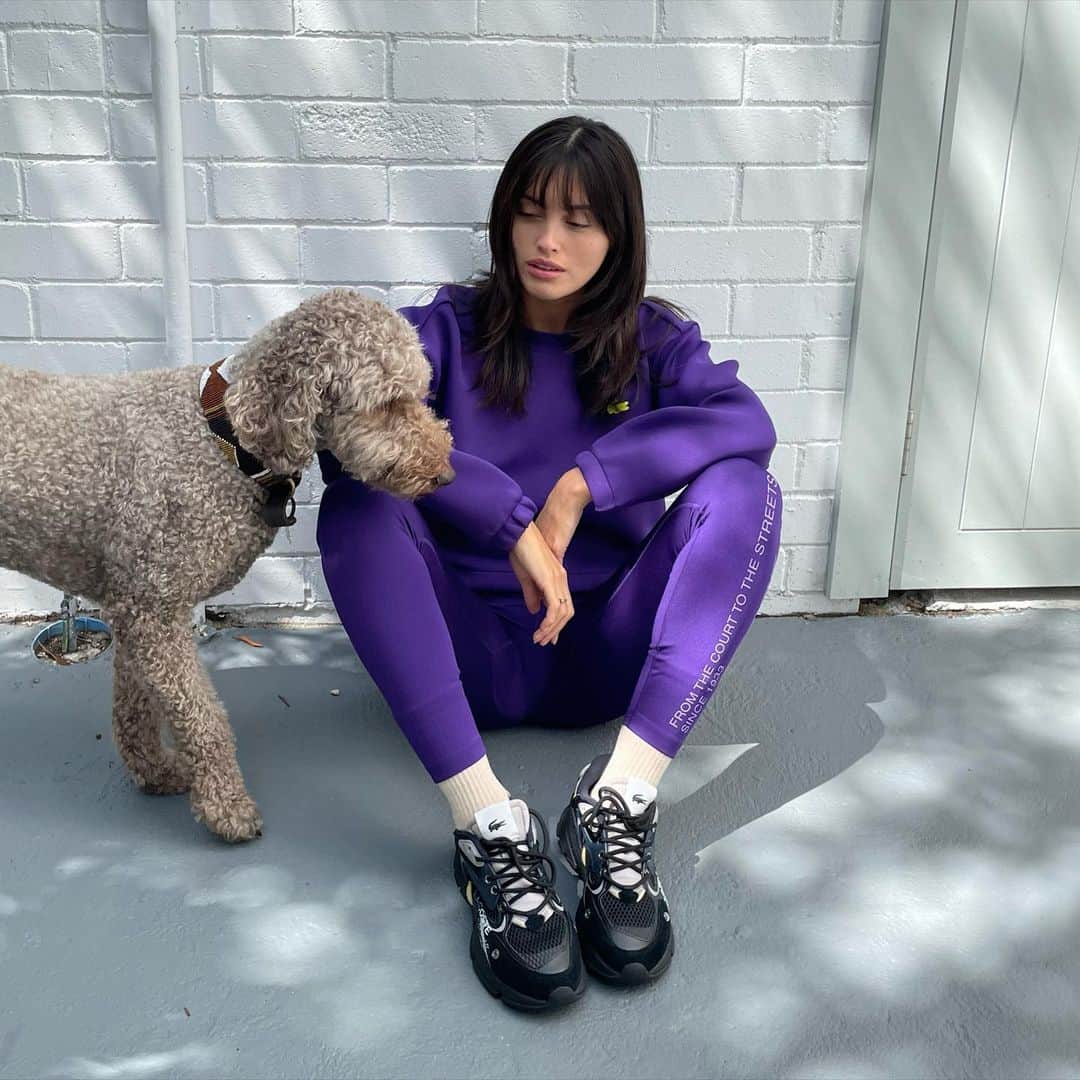 サラ・エレンのインスタグラム：「It’s no secret we love a pop of colour @lacoste #L003Neo #FashionSport ad」