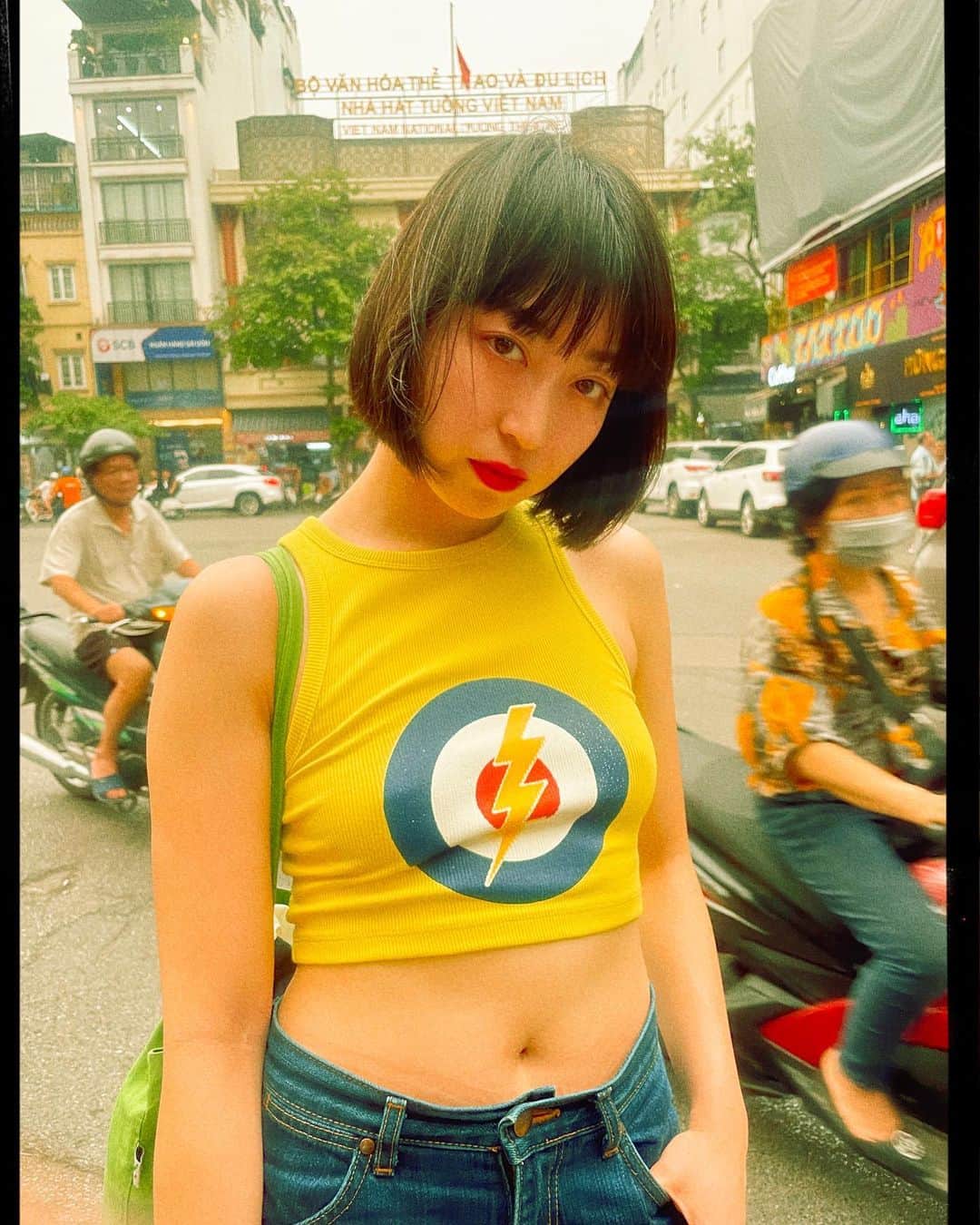 のインスタグラム：「ベトナムハノイ🇻🇳トランジットだけど楽しみました。 写真はTwitter情報では美味しいと言われていたけど全然美味しくなかったブンチャーと空港で食べたまぁまぁ美味しかったフォーです。  でもアジアの湿気は私は大好きなんだよなぁ」