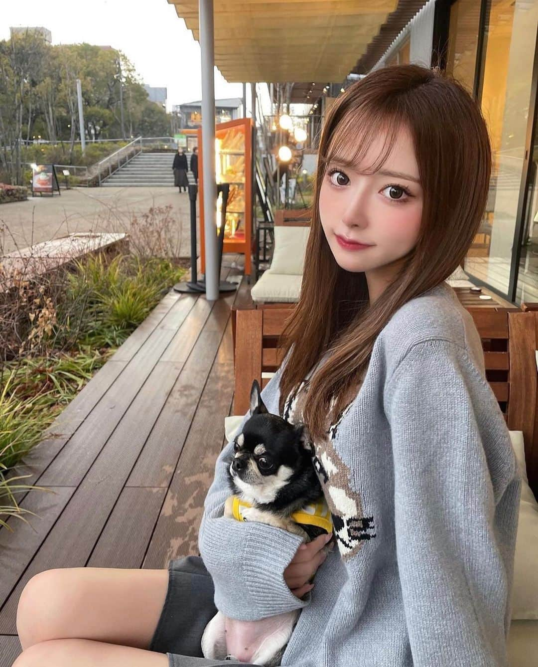 美女美容事情さんのインスタグラム写真 - (美女美容事情Instagram)「《愛犬とお出かけ🐶💛》⁠ *⠀⠀⠀⠀⠀⠀⁠⠀⁠⠀⁠⠀⁠⠀⁠ 今回ご紹介させて頂きますのは!!👀❤️⁠⠀⁠⠀⁠⠀⁠⠀⁠ まやさん<@flor__ra_1> の素敵なお写真📸⠀⁠⠀⁠⠀⁠ *⠀⁠ ここ角度で見つめられたら惚れちゃいますね😍💕⠀⠀⠀⁠⠀⁠ ワンちゃんも小さくてかわいいです🐶💖 *⠀⁠⠀⁠⠀⁠⠀⁠⠀⁠ まやさん<@flor__ra_1> 素敵な投稿をありがとうございました☺️📸✨⠀⁠ まやさんのアカウントには他にも素晴らしい投稿が沢山ありますので是非覗いてみてくださいね💁‍♀️💙⁠ ⁠ ⠀⠀⁠⠀⁠⠀⁠⠀⁠ △▼△▼△▼△▼△▼△▼△▼△▼△▼ ⁠⠀⁠⠀⁠⠀⁠ ❤️🧡💛「ビジョビ (美女美容事情)」💚💙💜⠀⠀⠀⠀⠀⠀⠀⠀⠀⠀⠀⠀⠀⠀⁠⠀⁠⠀⁠⠀⁠⠀⁠⠀⁠ 👇掲載ご希望の方は👇⠀⠀⠀⠀⠀⠀⠀⠀⠀⠀⠀⠀⠀⠀⠀⁠⠀⁠⠀⁠⠀⁠⠀⁠⠀⁠ @b_b_j.jタグ付けと🖤 #ビジョビ ⁠⠀⁠ 🖤タグ付けお願いします⠀⠀⠀⠀⠀⠀⠀⠀⠀⠀⠀⠀⠀⠀⠀⁠⠀⁠⠀⁠⠀⁠⠀⁠⠀⁠ △▼△▼△▼△▼△▼△▼△▼△▼△▼ ⁠⠀⁠ #美女#美人#小顔#メイク #ワンチャン#お散歩コーデ #インスタ美人#インスタ美女」4月7日 17時12分 - b_b_j.j