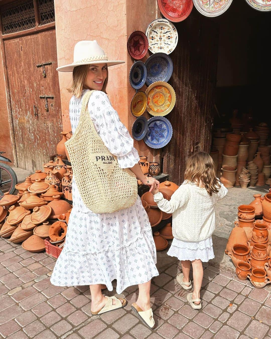 ファーン・マッキャンさんのインスタグラム写真 - (ファーン・マッキャンInstagram)「Marrakech day 1 🇲🇦. _______________________________________ Lunch on the roof of @nobumarrakech & exploring the medina. So far this is proving to be an unbeliable trip. Normally we opt for a kids club, beach and pool kinda trip but the kids have been entertained by the colours, surroundings and the culture of Marrakech.   #marrakech #nobumarrakech #morocco」4月7日 17時26分 - fernemccann