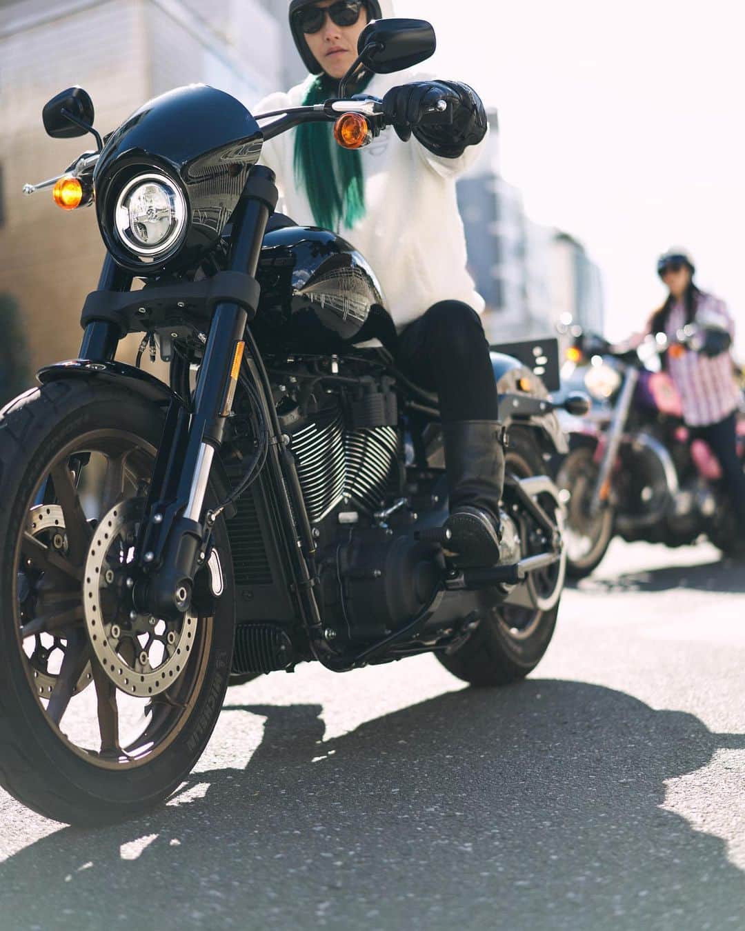 Harley-Davidson Japanさんのインスタグラム写真 - (Harley-Davidson JapanInstagram)「Harley-Davidson Lifestyle ほがらかに舞う花びらのような色彩がキュート。 バイカー親子がセレクトした、 この春の鮮やかツーリングスタイル  https://www.harley-davidson-japan.jp/top/CSfTop.jsp  #ハーレーダビッドソン #HarleyDavidson #UnitedWeRide #ハーレーアパレル #ハーレーライフ #ハーレーのある生活 #ファッション #HarleyDavidsonLifestyle」4月7日 17時33分 - harleydavidsonjapan