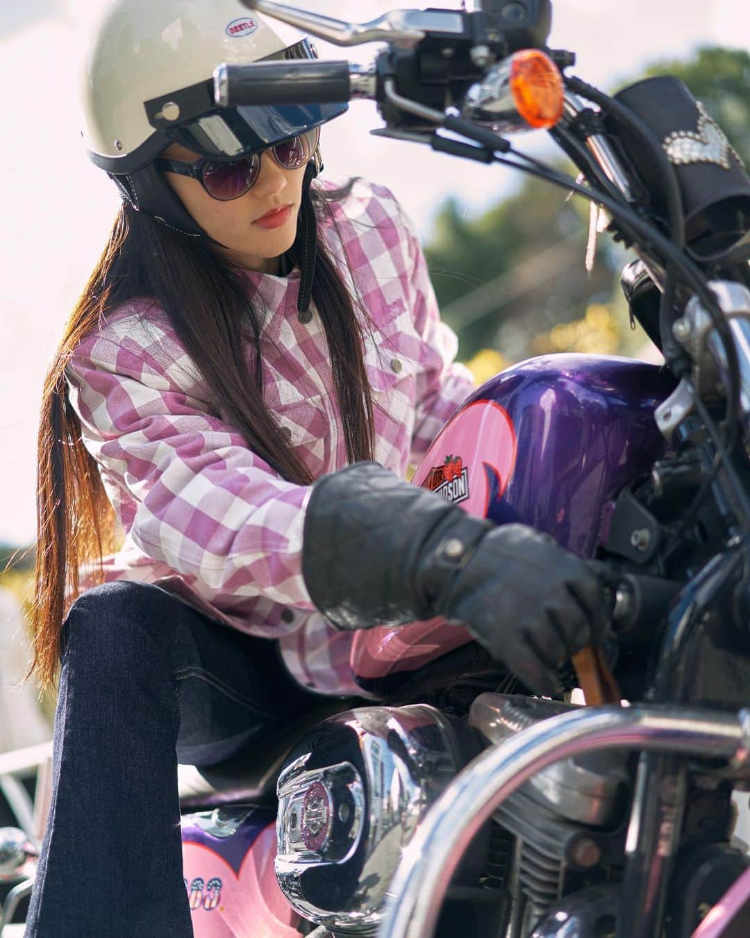 Harley-Davidson Japanさんのインスタグラム写真 - (Harley-Davidson JapanInstagram)「Harley-Davidson Lifestyle ほがらかに舞う花びらのような色彩がキュート。 バイカー親子がセレクトした、 この春の鮮やかツーリングスタイル  https://www.harley-davidson-japan.jp/top/CSfTop.jsp  #ハーレーダビッドソン #HarleyDavidson #UnitedWeRide #ハーレーアパレル #ハーレーライフ #ハーレーのある生活 #ファッション #HarleyDavidsonLifestyle」4月7日 17時33分 - harleydavidsonjapan