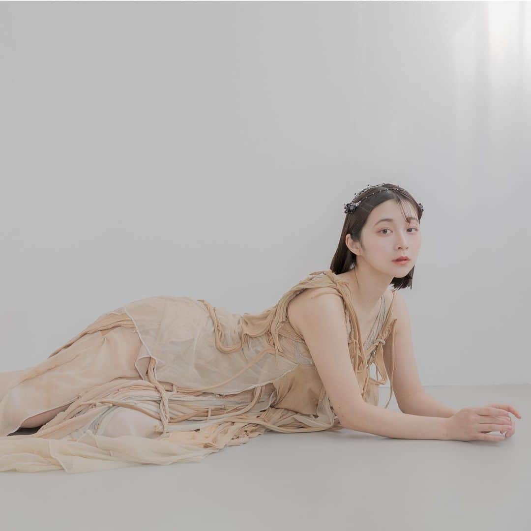 ARAKI SHIROのインスタグラム：「peaceful moment vol.5🌸🌸🌸 starring @nozomihanayagi_  pho @manami.ph  st @hizuki__am2.00  h&m @hairmake_wako  costume by me . . . #costumedesigner #ARAKISHIRO #fashionportrait  #衣装  #コスチューム  #アラキシロウ」