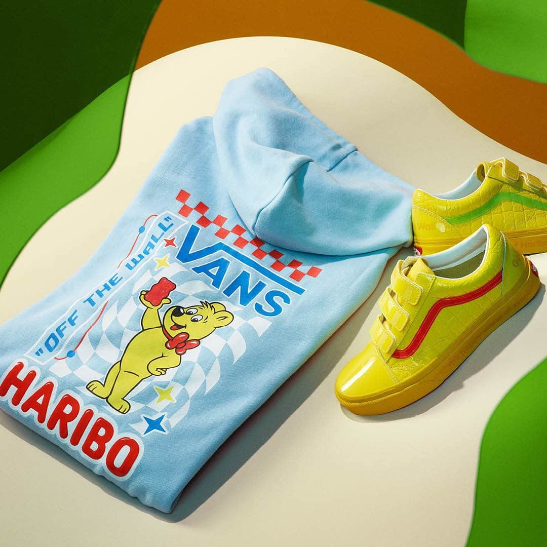 ヴァンズさんのインスタグラム写真 - (ヴァンズInstagram)「HARIBOのハッピーな世界観を表現した、大人から子供まで楽しめるスイートなVans x Hariboコレクションが登場🧸 遊び心あふれるフットウェアとアパレルを、自分や家族へのご褒美にしてみては？  販売店舗などの詳しい情報はwww.vans.co.jpをチェック。 @haribojapan #haribo #vansjapan」4月7日 17時43分 - vansjapan