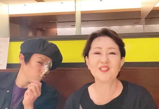 畑中葉子さんのインスタグラム写真 - (畑中葉子Instagram)「偏愛食堂・渋谷西武のカレーを食べに東京咖喱喰部の黒崎ジョンさん、豊田和貴さん、前田竜希さんとご一緒してきた❣️  偏愛食堂は久しぶりだったけど、カレー細胞（松宏彰）さんにもお会いできて嬉しかった😄✨  4/4〜4/11の偏愛曲咖喱はDragon Ashの楽曲「静かな日々の階段を」をカレー化した堕天使かっきーの『過去、現在、未来、静かな日々の階段を進んでいき鯛カレー』💓  みんなと「美味しいねー💕」って言いながら食べてたら、一瞬で平らげておりました😻  写真左から:黒崎ジョンさん、畑中葉子、豊田和貴さん、松宏彰さん、前田竜希さん  最後の写真はカレーのいよちゃんを交えて  #偏愛食堂 #堕天使かっきー  #黒崎ジョン さん #豊田和貴 さん #松宏彰 さん #カレー細胞 さん #前田竜希 さん #カレー #curry #渋谷西武 #畑中葉子」4月7日 17時44分 - hatanaka_yoko