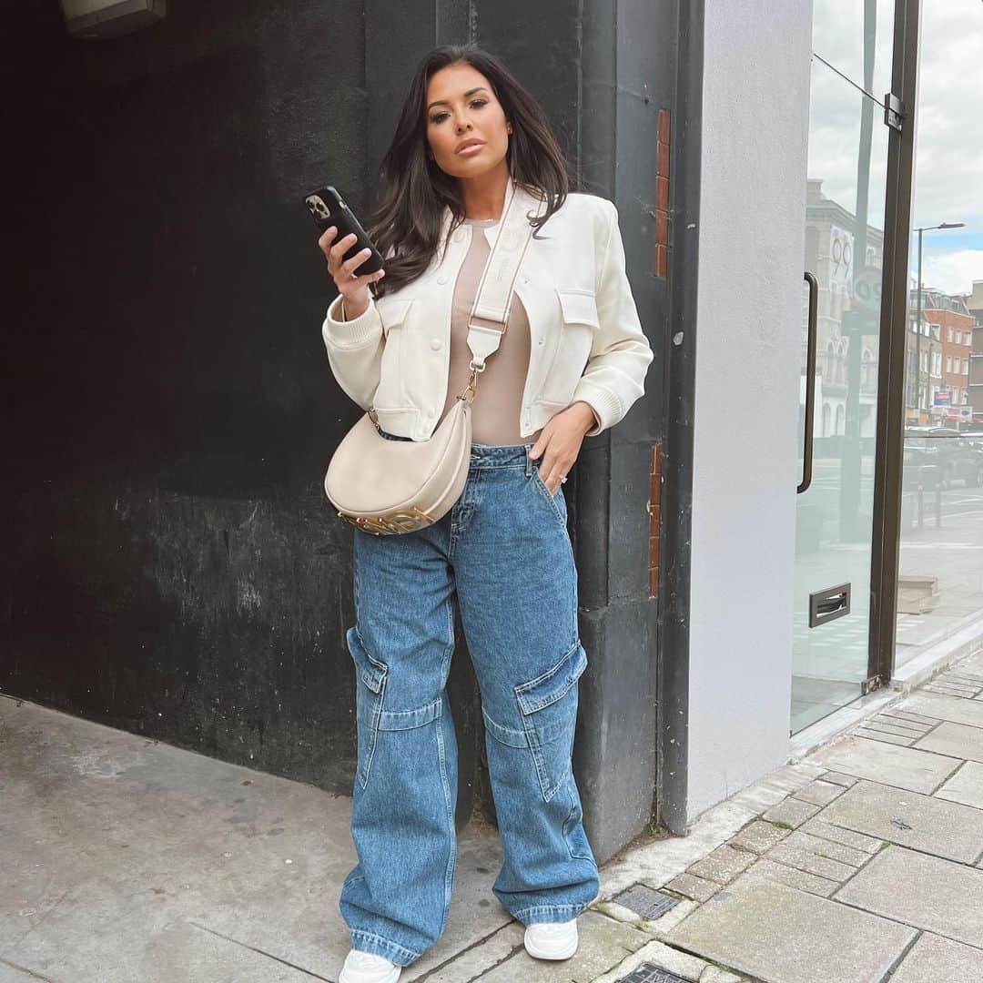 Jessica Wrightさんのインスタグラム写真 - (Jessica WrightInstagram)「Living for this Zara cropped jacket this season 🤍 Have a GOOD Friday everyone 🍬🐥🥚」4月7日 17時54分 - jesswright77