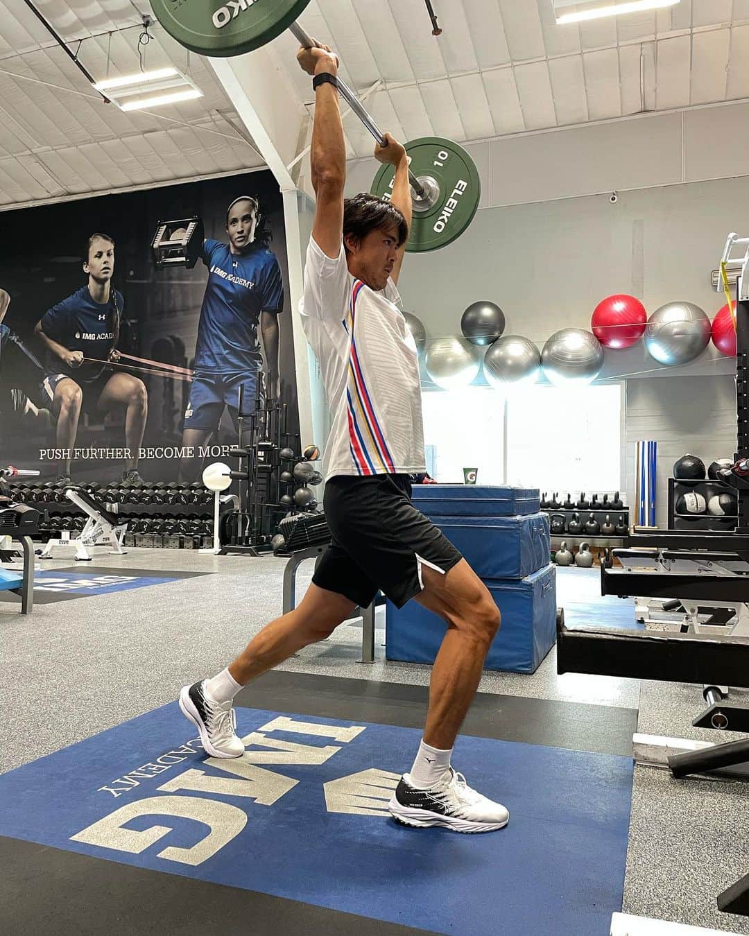 のインスタグラム：「明日からクレーシーズンがモンテカルロでスタート！マイアミの後は @imgtennis でトレーニングしてきました。ややランダムなトレーニングや練習動画をアップ!  Spent some days at home in Florida training after Miami in @imgtennis . Random footage of the great prep for the clay swing starting tomorrow in @rolexmontecarlomasters 💪」