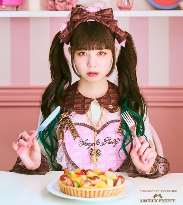 春奈るなのインスタグラム：「5月6日(土)池袋 @harevutai にて開催の  「HARUNA LUNA LIVE 2023 "Pâtisserie de LUNA"」 ＆ 「OFFICIAL FAN CLUB EVENT "Pâtisserie de LUNA" アフタートーク&ミニライブ!!!!!!!」  のイベントビジュアルを解禁しました🎂✨ グッズも順次お知らせするのでお楽しみに👑✨  👗 @angelicpretty_official  📸 @ryography_713  💄 @yumikasawanishi   Gt. Saku @shinsaku0201  Gt. 森空青 @mori_sorao  Ba. okamu. @okamu._bass  key. 桑原康輔 @kuwa_cchi  Dr. 田辺貴広 @tanabetakahiro_dr  Mani. タルタノリキ @noriki_taruta」