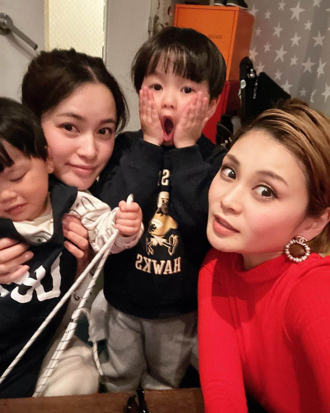 潮みかさんのインスタグラム写真 - (潮みかInstagram)「👼⭐️👼⭐️👼  スーパーかわいいエンジェル2人を 産んで育ててる親友ひな あんたすごすぎるよ。 尊敬だし羨ましいし。  久しぶりに会ったら かあちゃん強くなってたなぁ 色々話せてよかったぁ  2人の成長が楽しみだねぇ  #国宝級イケメン  #エンジェル  #ハイパー可愛い  #母は強し  #子供とばっか写真撮ってひなと撮り忘れてる 🥲 #長男くん  #私によしよししてくれた 🥲 #キュン死  #泣ける  #幸せホルモン  #これが幸せってやつか」4月7日 17時57分 - ushiomika