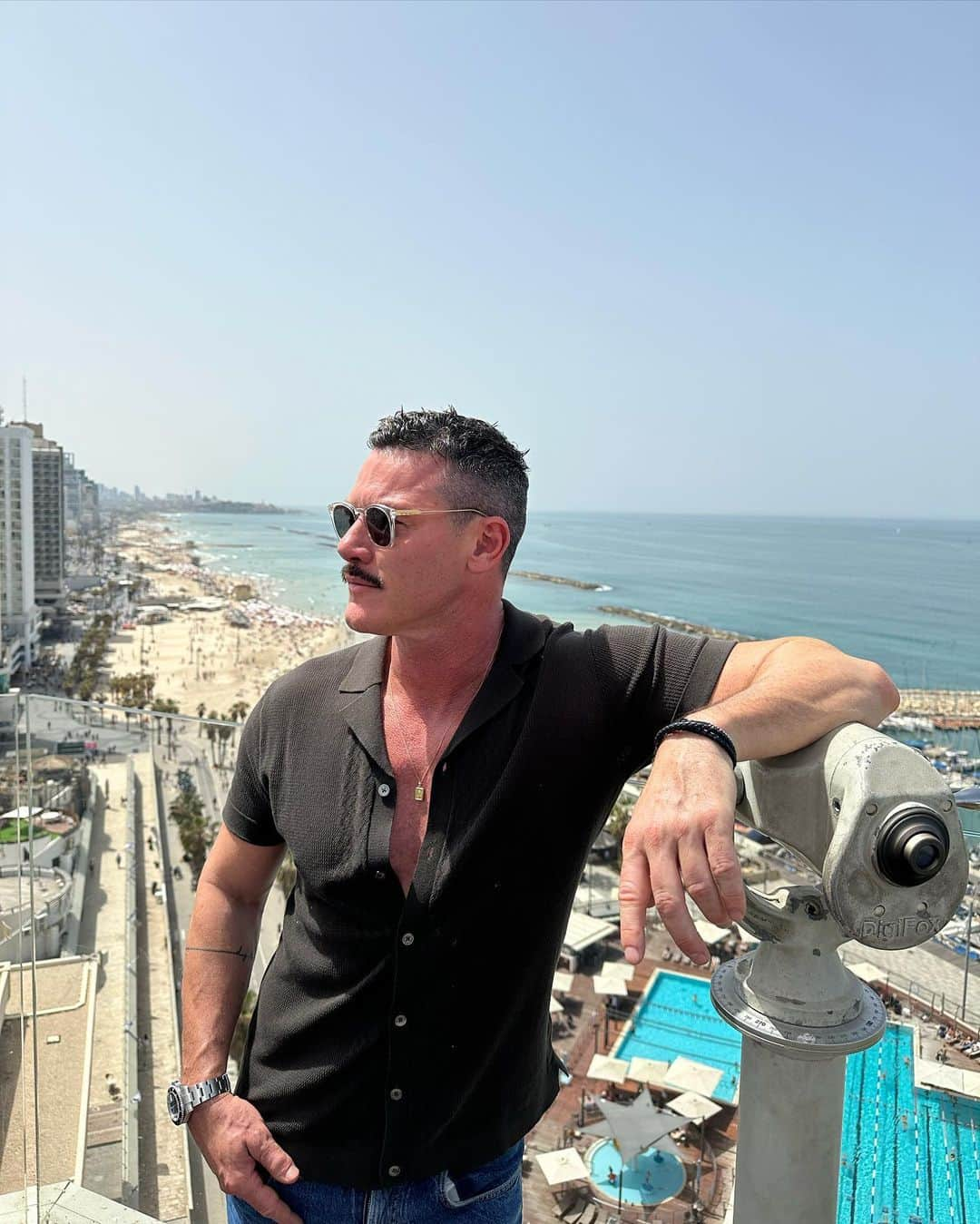 ルーク・エヴァンズさんのインスタグラム写真 - (ルーク・エヴァンズInstagram)「#telaviv 💛 @carltontelaviv」4月7日 18時02分 - thereallukeevans