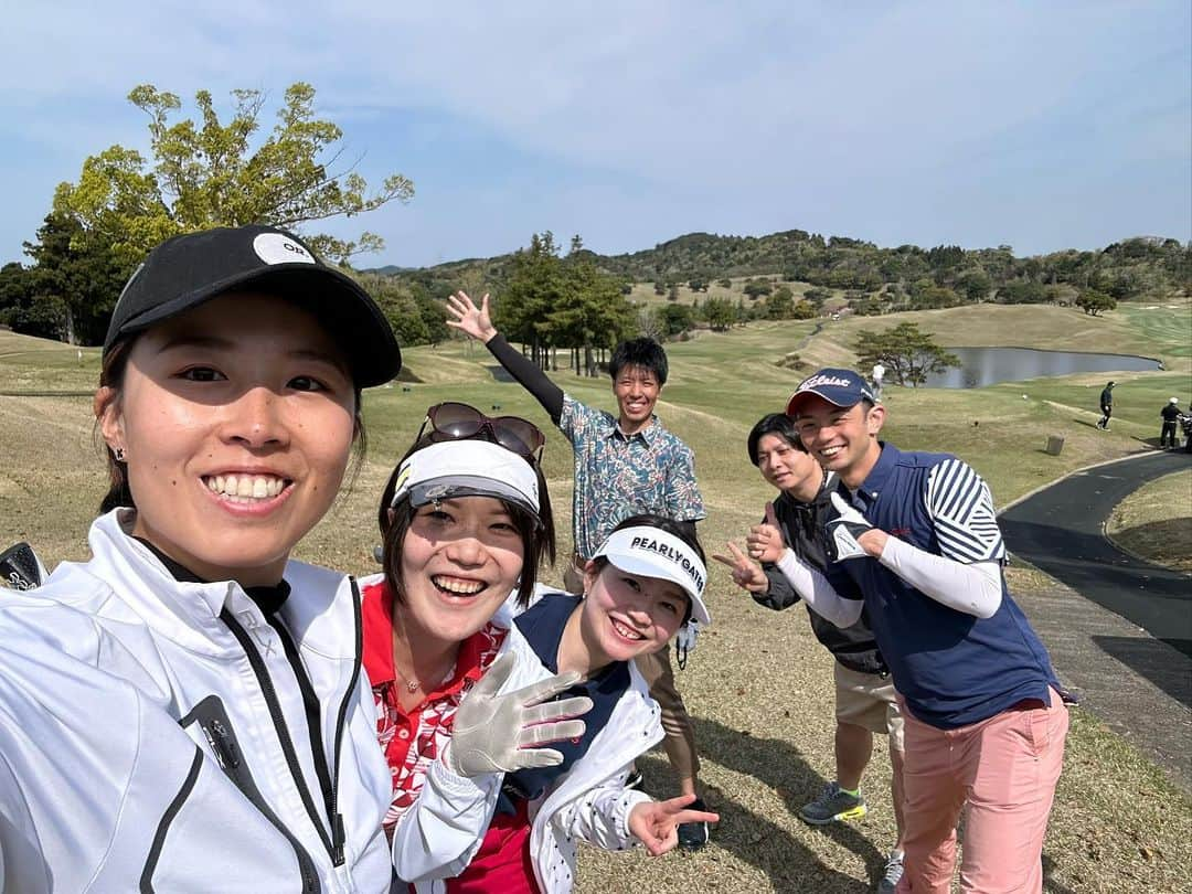 新井里茄のインスタグラム：「異色メンバーでゴルフして、ご飯食べてめちゃくちゃ充実した日！  仙台から夜中運転してきてそのままとんぼ返りした広人兄やん気合いが流石っした！！！！笑  また行きましょー😆⛳️  #上総モナークカントリークラブ  #めちゃくちゃ好きなコース #コンディションが良き #初めましてで量子論について語る #みんなだいぶ変」