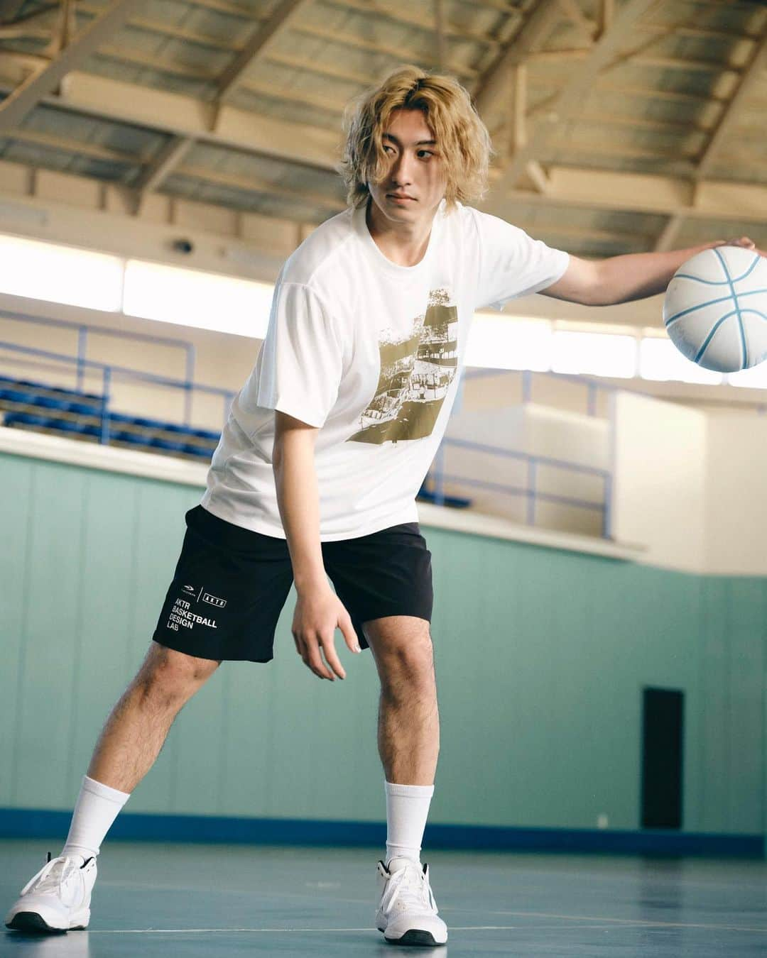 ともやんのインスタグラム：「ともやん久々にモデルしました✌️AKTR×TIGORA本日発売らしい✨🏀 お手頃かかくなので気になった方是非✌️  #AKTR #tigora #TIGORA×AKTR #AKTRBASKETBALLDESIGNLAB #aktrsportssupply #sportycoffee#スポーツデポ #アルペン #ティゴラ #アクター #ティゴラ×アクター #バスケットボール #バスケ」