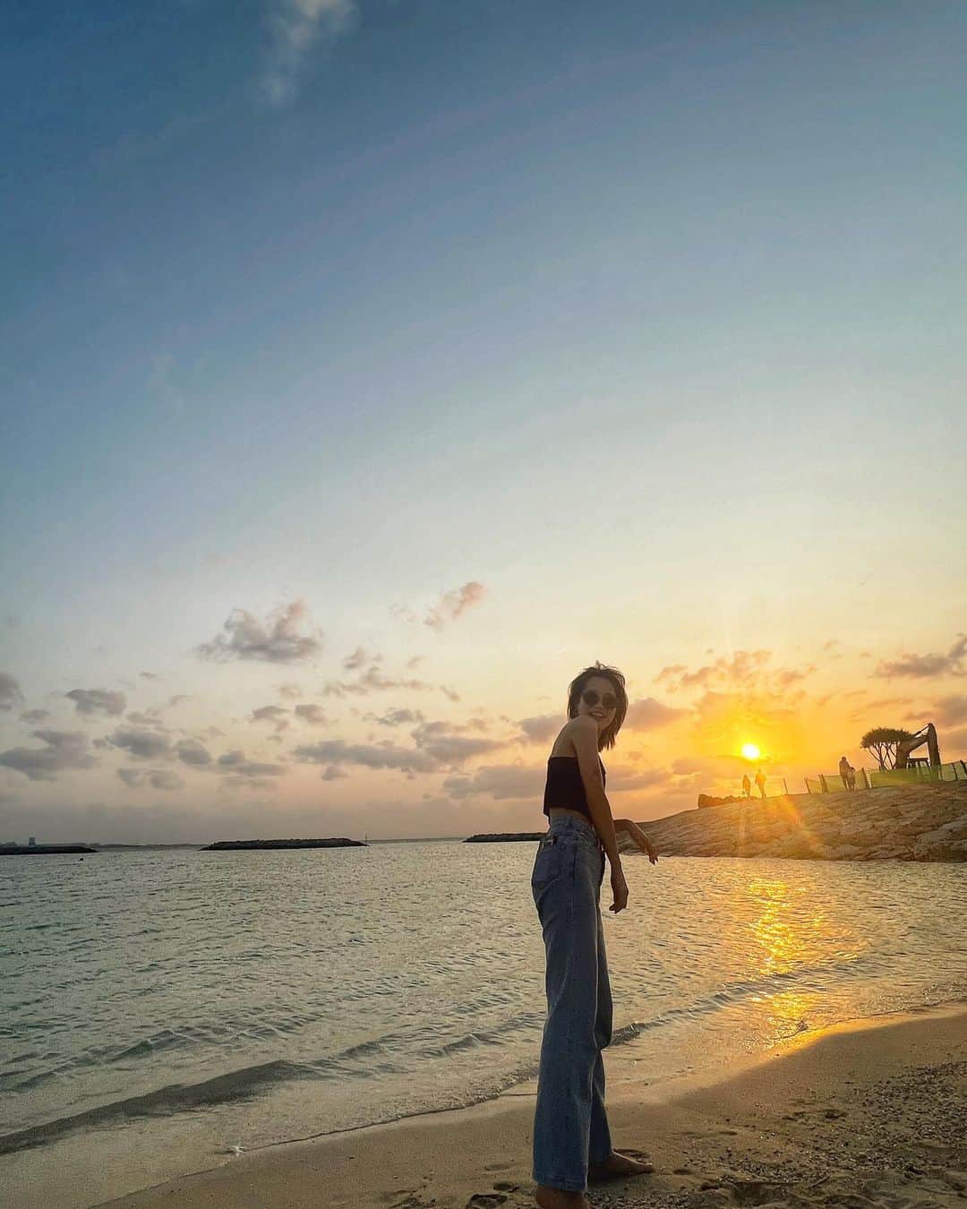 いしださきのインスタグラム：「沖縄の夕日と海綺麗過ぎ  #アメリカンビレッジ #サンセットビーチ」