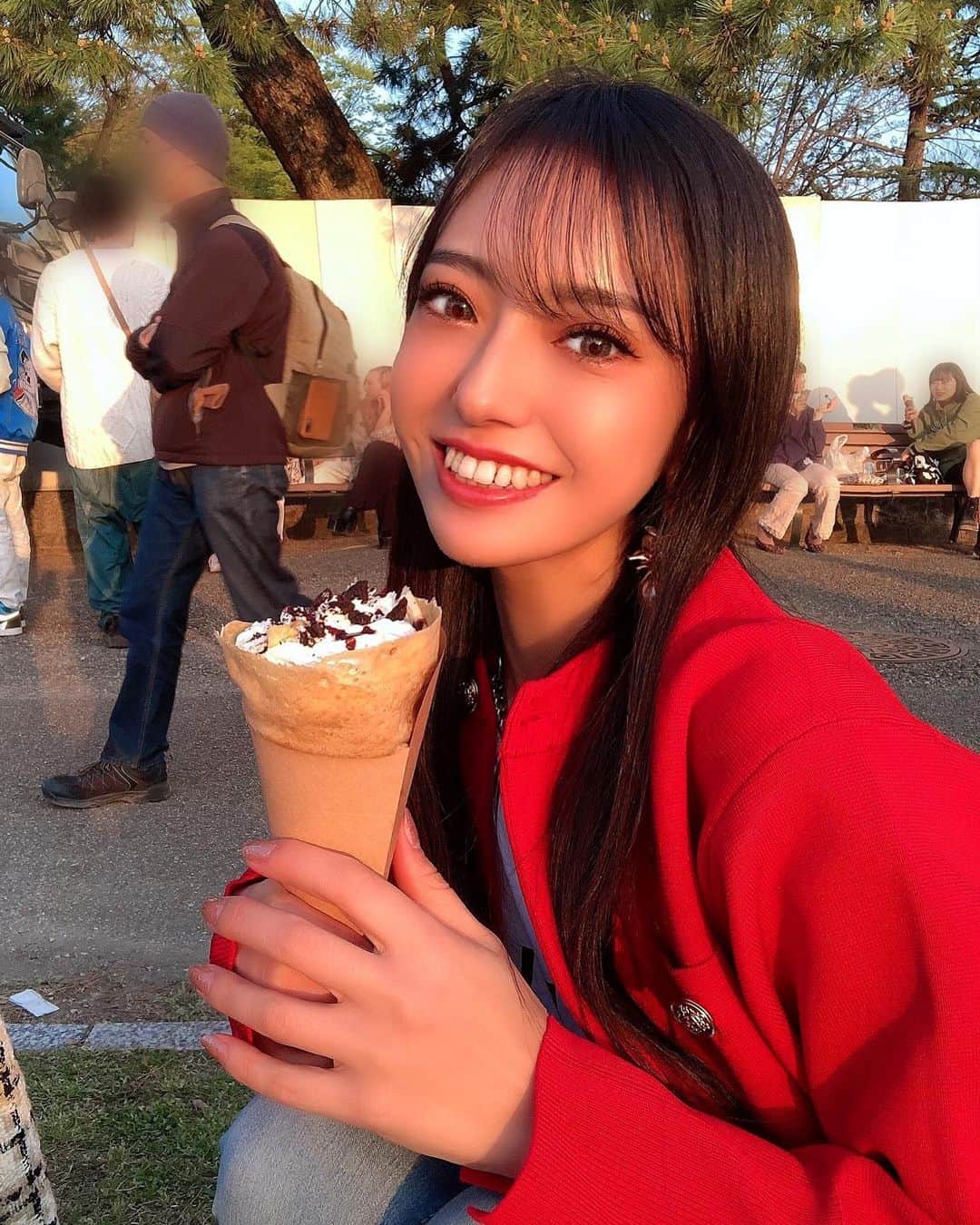 のインスタグラム：「❤️❤️❤️  やっと暖かくなってきて メンタルも安定🤣🌸  #冬の口癖寒い帰りたい #寒いだけで疲れるムカつく」