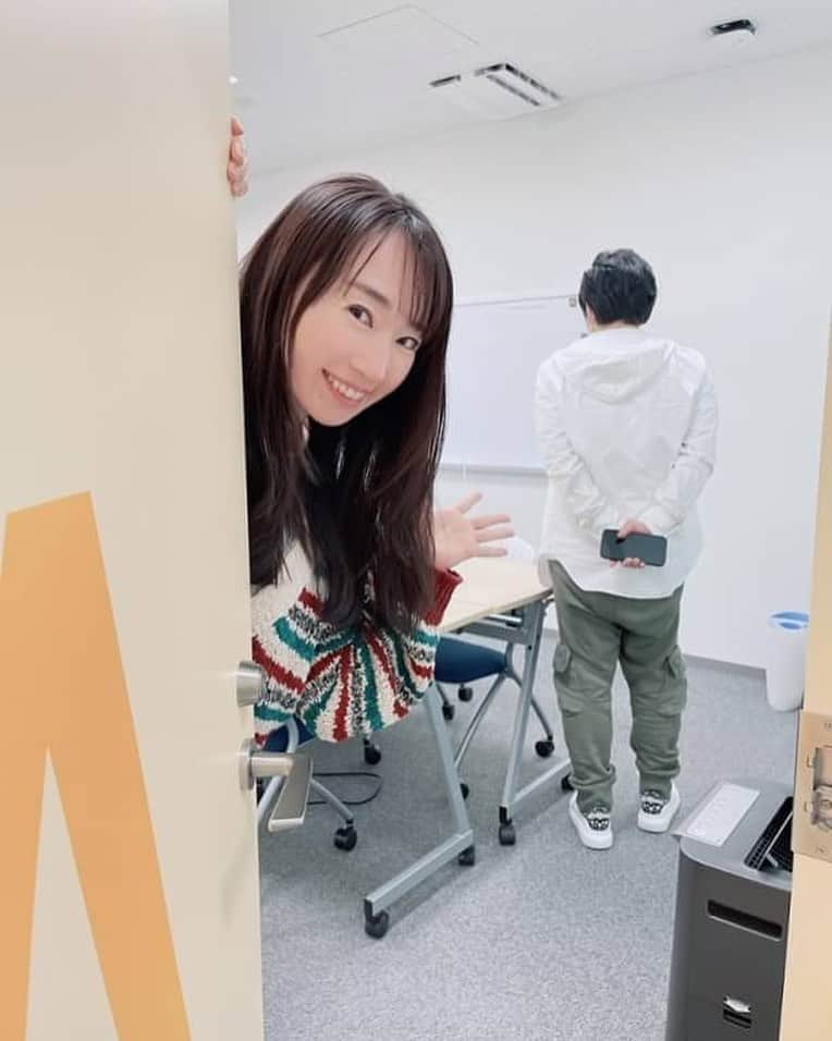 水樹奈々のインスタグラム：「#水樹奈々ブログ   「ただ今じっくり練り上げ中💪✨」  2023年4月5日  先日発表になりましたが、夏ツアーのタイトルが「LIVE PARADE」に決定しましたっ‼️  ついに声出し解禁になるライブ！ということで、みんなでお祝い＆お祭り騒ぎしたい！という意味を込めて、このタイトルを選びました😊 今から夏が楽しみでたまりません😍💕  そんな中、昨日２度目のライブ全体ミーティングを行って参りました❗️ 先日のミーティングで、こんなステージにしたい！と話していたことが少しずつ形になってきたことで、各セクションから更にアイディアも飛び出し、より膨らんでいって…今回のツアーも面白いことになりそうです✨✨ みなさんぜひぜひ楽しみにしていてくださいね😆✨」