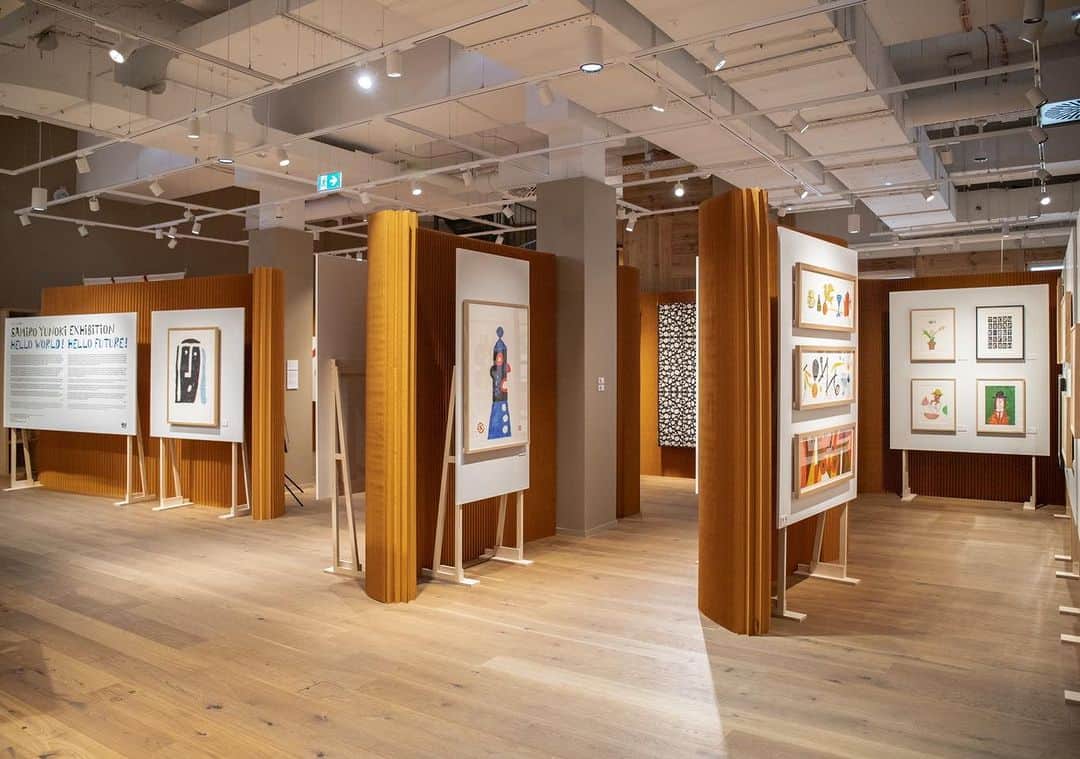 IDÉE／イデーさんのインスタグラム写真 - (IDÉE／イデーInstagram)「Life in Art Samiro Yunoki Exhibition " Hello world! Hello future! "  2023.4.6 thu ~ 6.5 mon MUJI Berlin Ku’damm Flagship 2F Kurfürstendamm 236, 10719 Berlin, Germany @mujigermany   日本を代表する染色家でありアーティスト柚木沙弥郎氏との取り組みが、海外に広がります。  2014年からスタートした「アートのある暮らし」をテーマにした取り組みから生まれた作品を一堂に集め紹介する展覧会が、ドイツ・ベルリンではじまりました。  100歳を迎えなお精力的に活動を行う柚木氏とのものづくりに共感が生まれ、 これからの生活に根付き広がっていくことを願い、活動は続いていきます。 @ideelifeinart   #IDÉE #IDÉESHOP #idee #ideeshop #イデーショップ #イデー #interior #柚木沙弥郎 #samiroyunoki」4月7日 18時16分 - lifewithidee