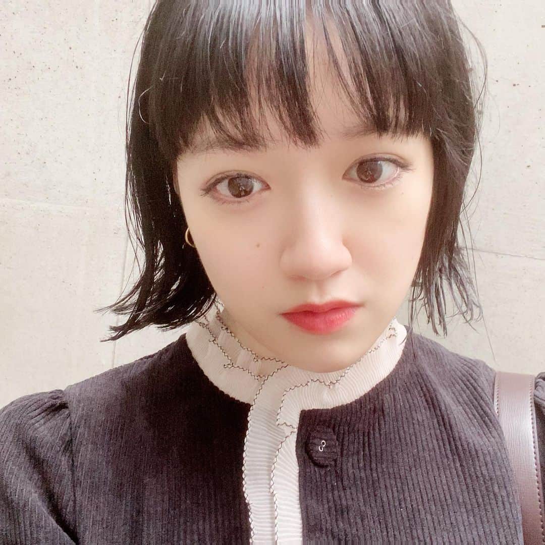 三浦萌のインスタグラム：「約12年ぶりのショート🫡 すっきりばっさり！  #ショート#カット#髪#表参道#anti#美容院#サロン#short#cut」