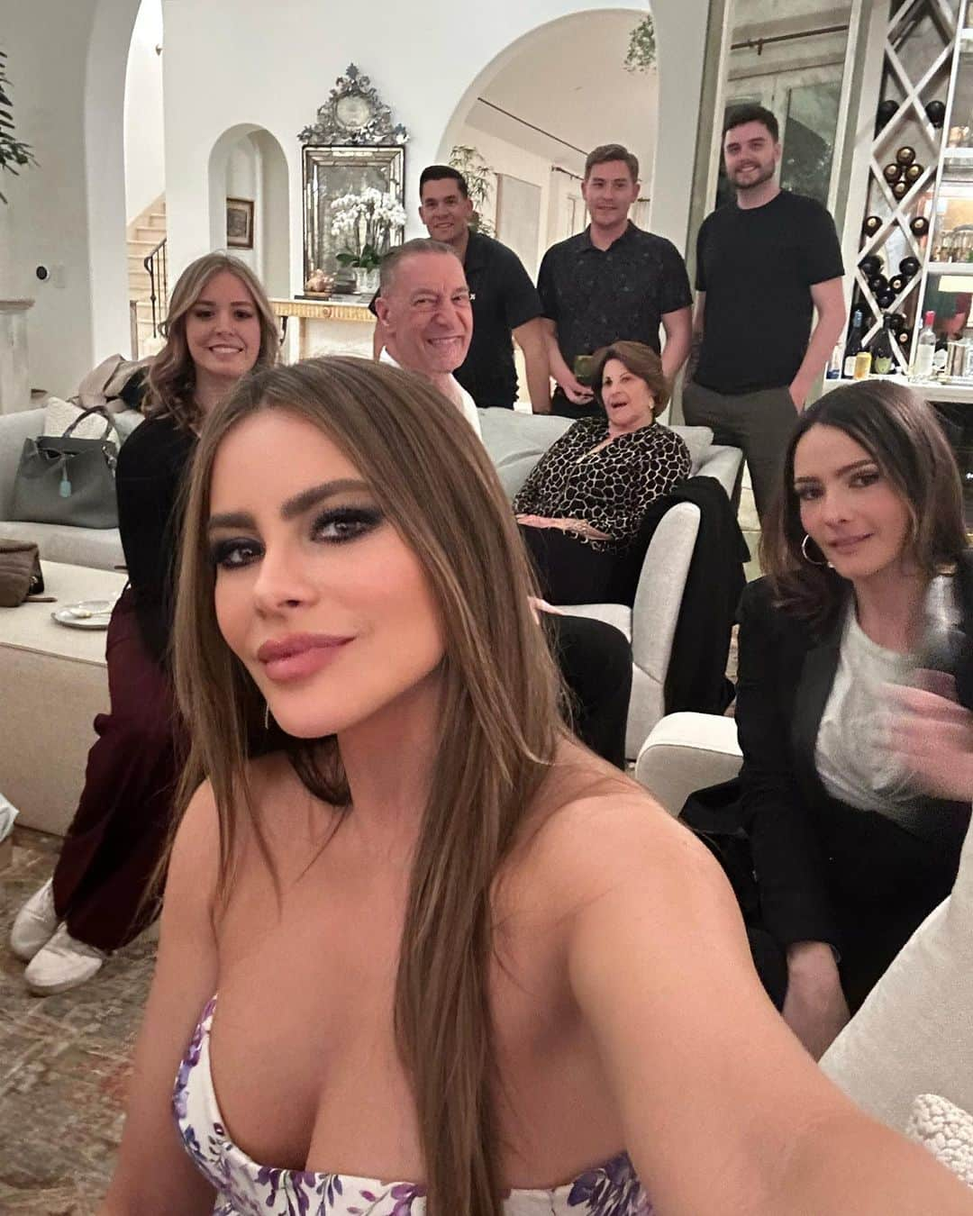 ソフィア・ベルガラさんのインスタグラム写真 - (ソフィア・ベルガラInstagram)「Family time❤️❤️」4月7日 18時20分 - sofiavergara