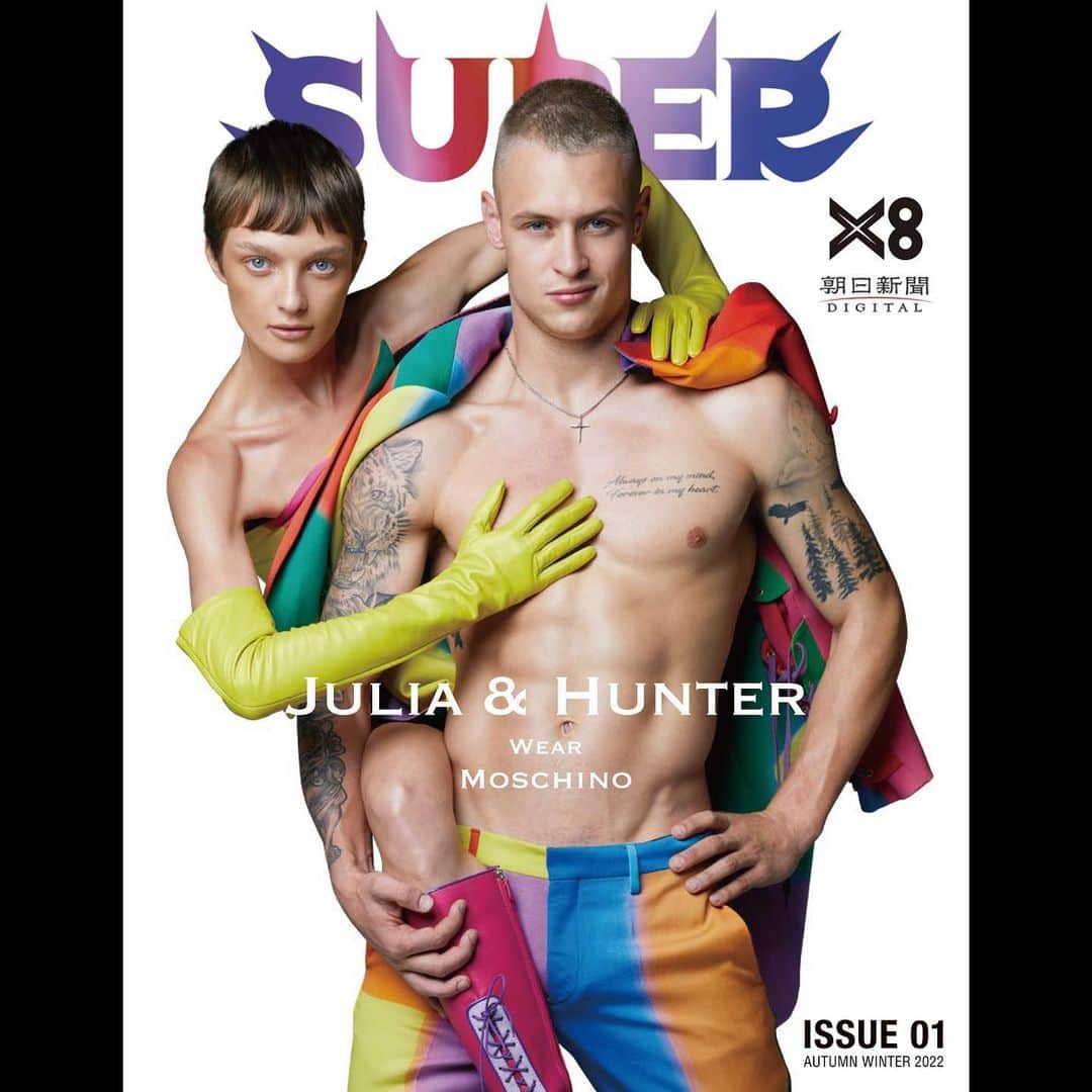 レスリー・キーさんのインスタグラム写真 - (レスリー・キーInstagram)「Super Magazine @supermagazinenyc  ★ 2022 AW issue 01 ★  HUNTER & JULIA wears MOSCHINO ———————————————————— Cover featuring @hunterwarr_ @juliabelyako  Photographed by @lesliekeesuper  Styling by @sarahgorereeves  Hair by @keithcarpenterhair  Makeup by @vicky_steckel  Wardrobes @moschino @jeremyscott  Model management @soulartistmgmt @jasonsoul1 @newyorkmodels @_corybautista  Design Artwork @yutanakajima_elm @shigerutheme  @megsuzukitheme @the_me.jp @enlightenment.1997  Media support @asahi_fashion @x8_gallery   #supermagazine #supermagazinenyc #hunterwarr #moschino #jeremyscott #superx8 #asahifashion #lesliekeesuper #x8gallery #lesliekee」4月7日 18時23分 - lesliekeesuper