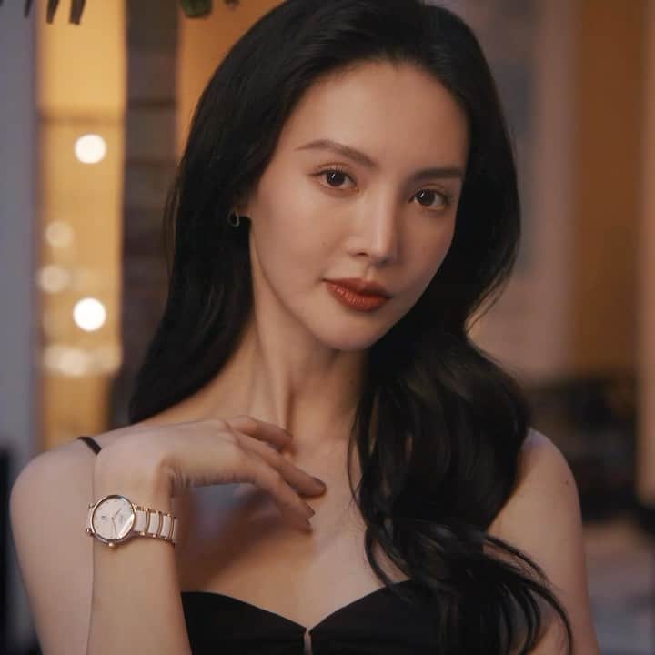 ラドーのインスタグラム：「Last week, we were thrilled to host Chinese actress and Rado Ambassador Jin Chen at our headquarters in Lengnau!  She had an incredible time learning the fine art of watchmaking in our atelier and exploring the Rado boutique in Interlaken. During her visit, she also had the unique opportunity to see and try on the new Centrix collection.  Thank you, Jin Chen, for visiting us and sharing your passion for watches and luxury. We can’t wait to see you again soon.  #Rado #RadoAmbassador #RadoxJinChen #RadoTrueSquare #Feelit」