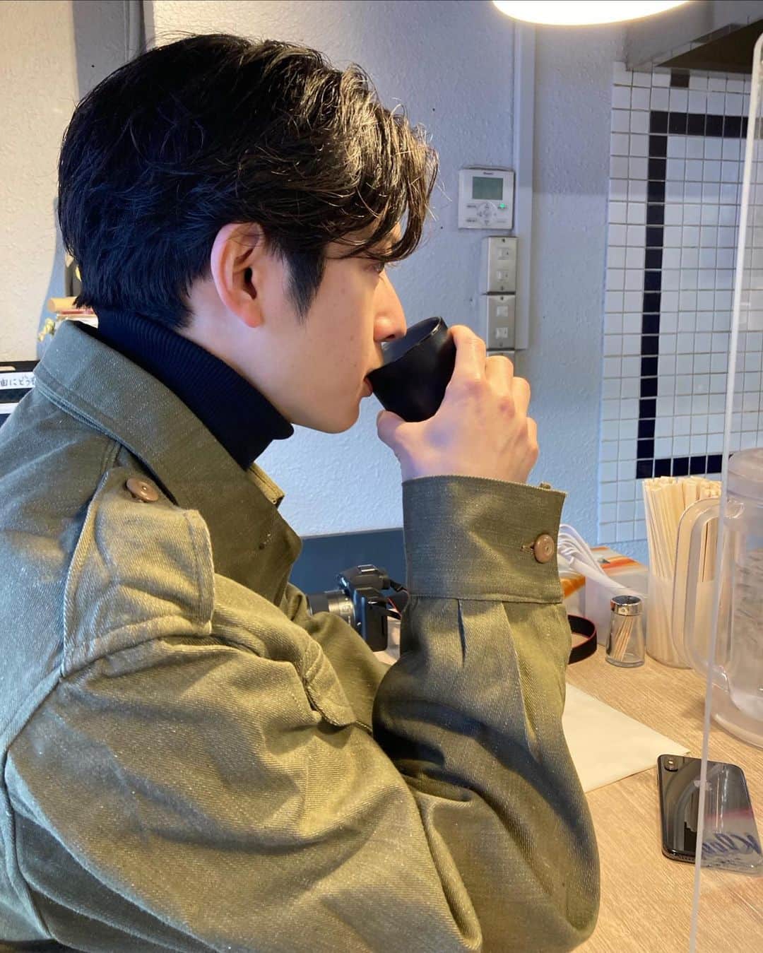 のインスタグラム：「カフェっぽく見えますが、中華そばのお店です。  styling： @jun_jpd  item： @years_drope」