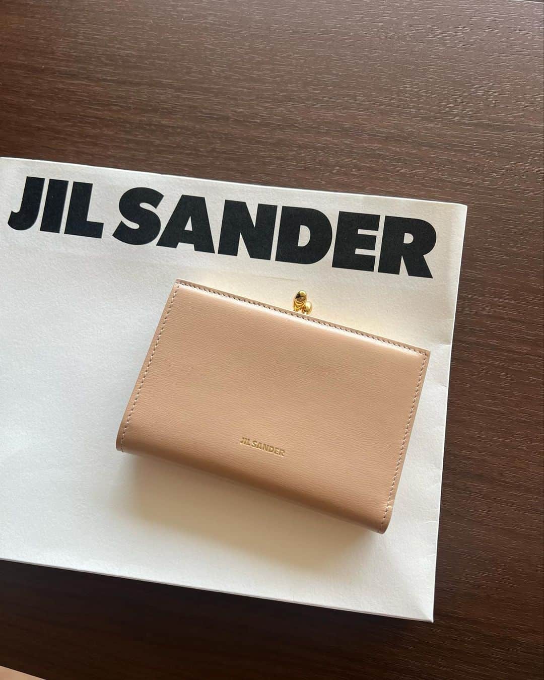 のインスタグラム：「wallet🌸 @jilsander」