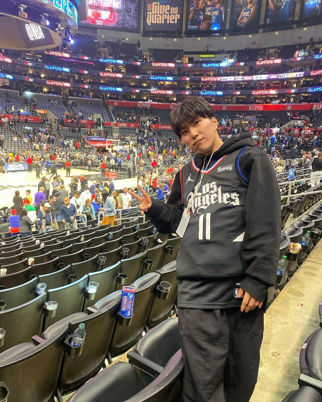 あむぎりのインスタグラム：「NBAの試合を観に行かせて頂きました🏀 とても興奮しました！  @nba   #nba #ClipperNation」