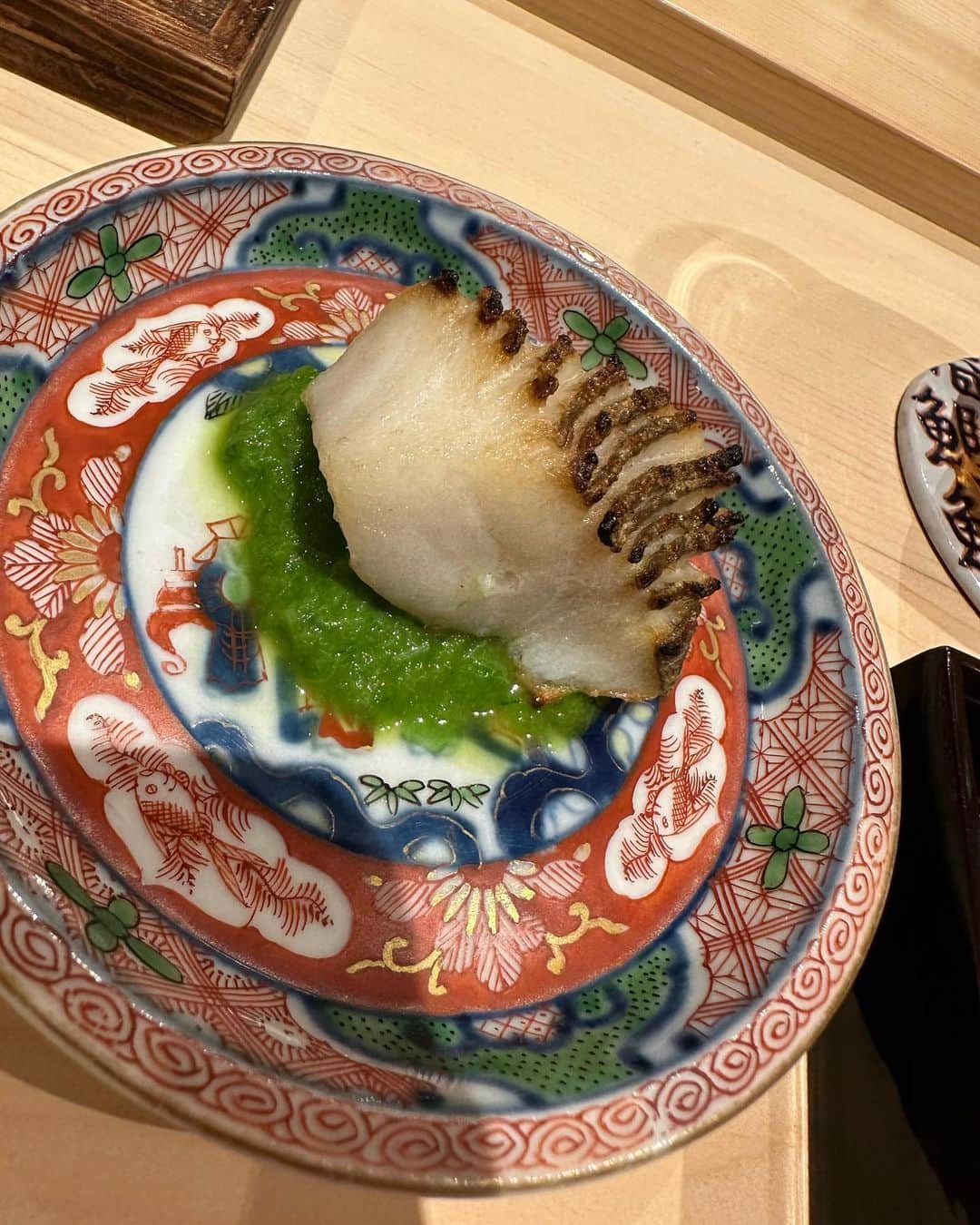 里美ゆりあさんのインスタグラム写真 - (里美ゆりあInstagram)「@kaede_chaya ちゃんと @sushi.taira さんに行ってきました🍣 肉より魚派な私達😄  日本の海に潜んでる珍しくて美味しい魚たくさん食べたいな🐟✨✨  またご飯行けるの楽しみ🍚  #美人茶屋 #六本木 #roppongi  #ミュゼルヴァ #里美ゆりあ」4月7日 18時37分 - satomiyuria