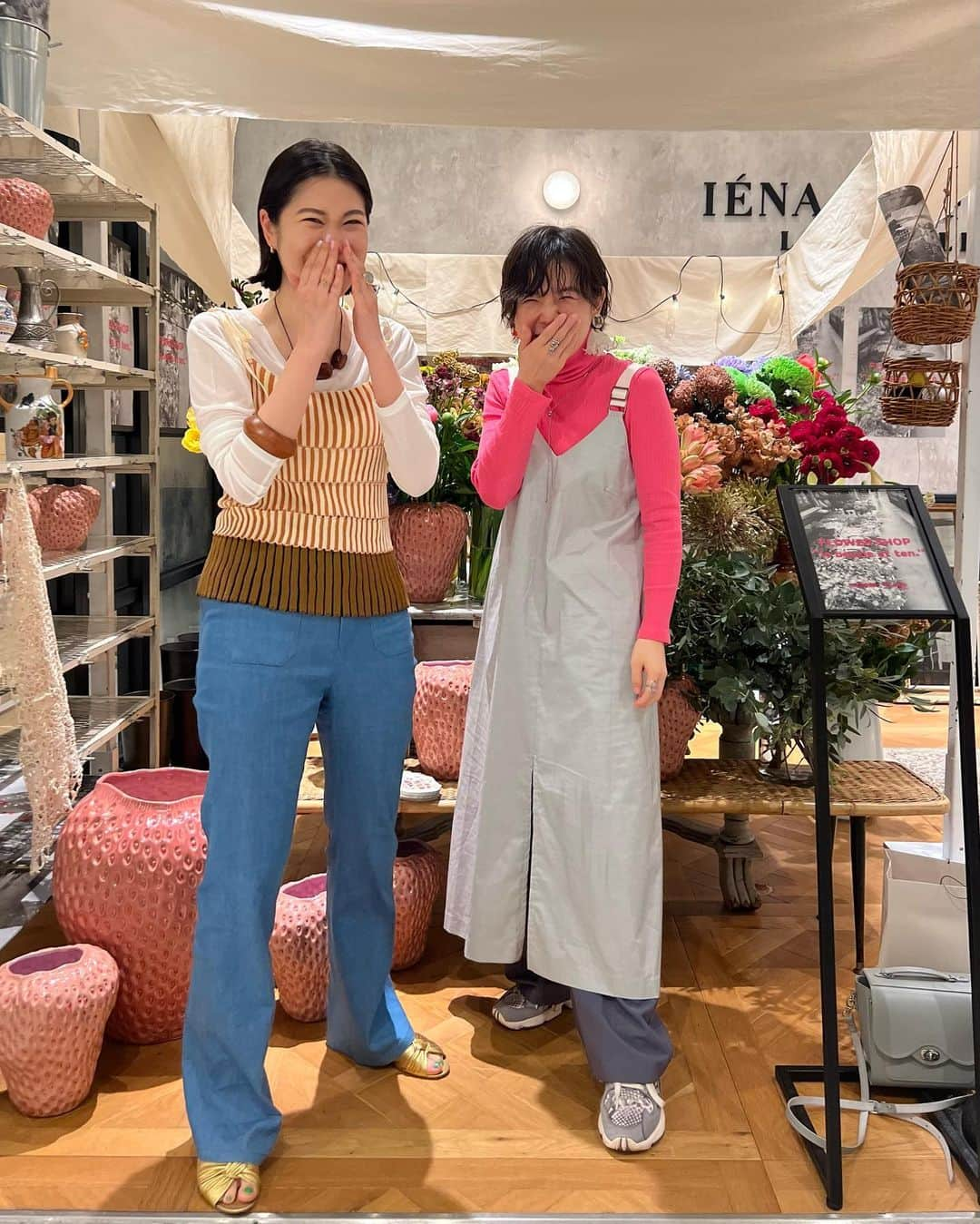 光永さんのインスタグラム写真 - (光永Instagram)「今日の買ったもの🍓&今日のコーデ🫰🏻 大学のベストフレンド @sakotn2 がパリで買い付けてきたアイテム求めてNEWoMan4F寄ってきた🥹 かんわいいかったあああ❤️‍🔥❤️‍🔥❤️‍🔥 このイベントは9日までやってるのでぜっひ❤️‍🔥 服は、ネオンピンクをグレーでまとめたコーデ👟 ㅤㅤㅤㅤㅤㅤㅤㅤㅤㅤㅤㅤ ㅤㅤㅤㅤㅤㅤㅤㅤㅤㅤㅤㅤ #ootd #outfit #レイヤードコーデ #春コーデ #一人暮らしインテリア #パリ買い付け #ienalaboucle #naoten #フラワーベース」4月7日 18時55分 - hinata_official__