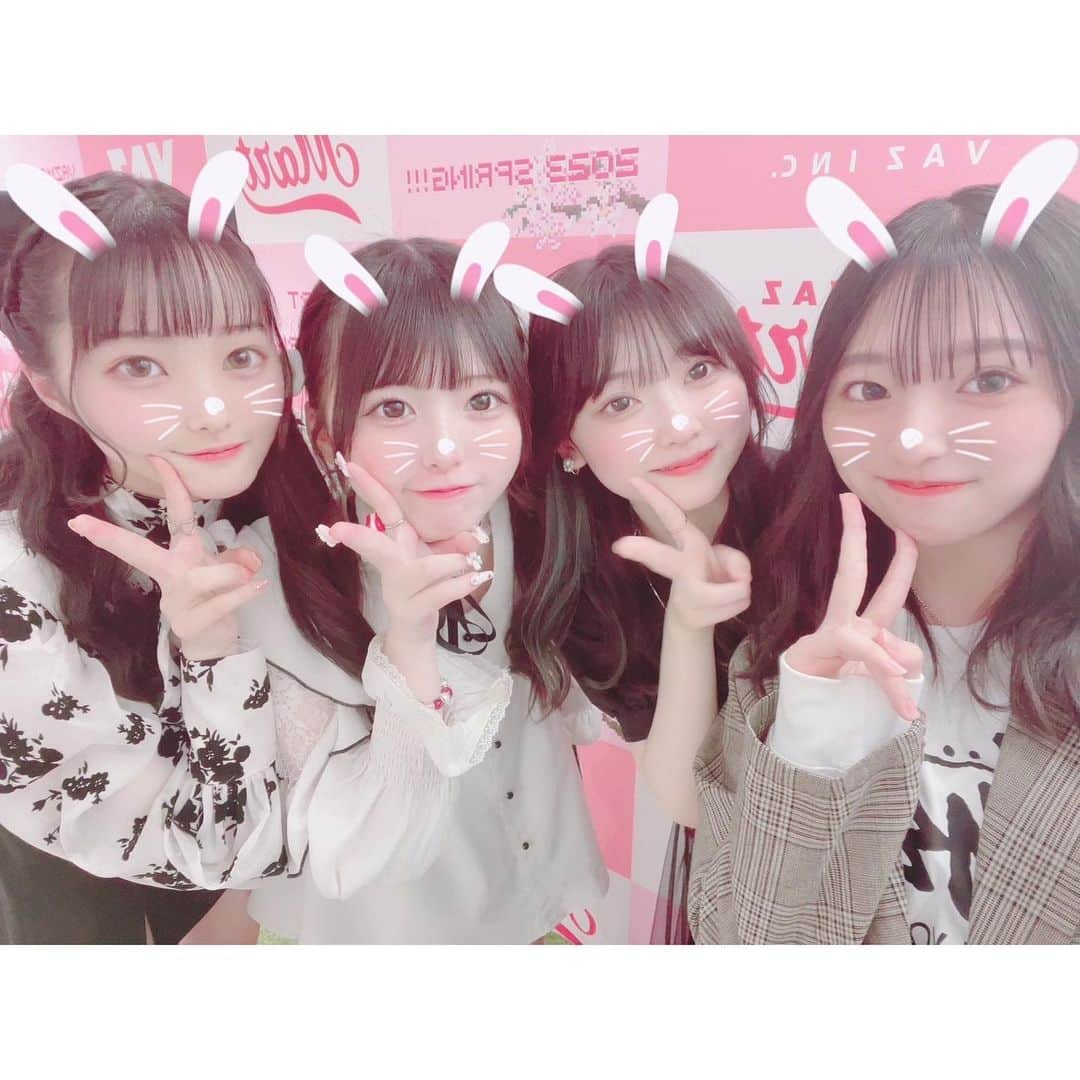 のインスタグラム：「うれしいね  インナーの色イベントの時にかわいい色になるように染めてもらいました😭　@hideto_momota   #ありほのこここの」