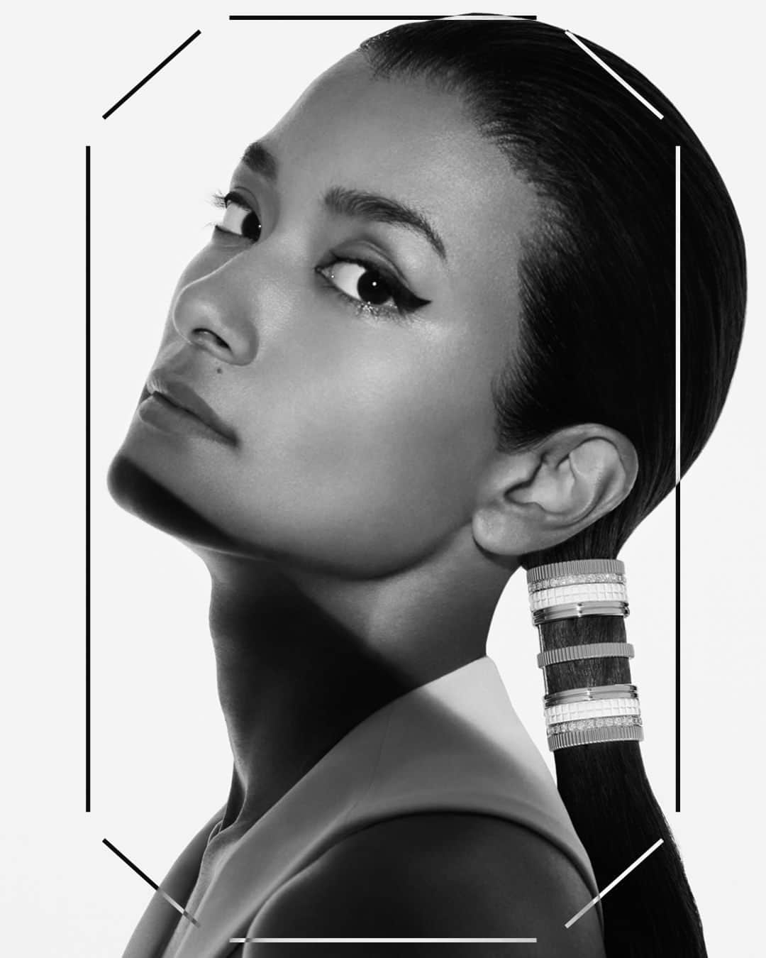ブシュロンのインスタグラム：「Double white = double light. New Quatre Double White Edition is for those who choose to shine, rather than shy away. Wear it audacious.⁣ ⁣ #BasicnotBasic⁣ #BoucheronQuatre」