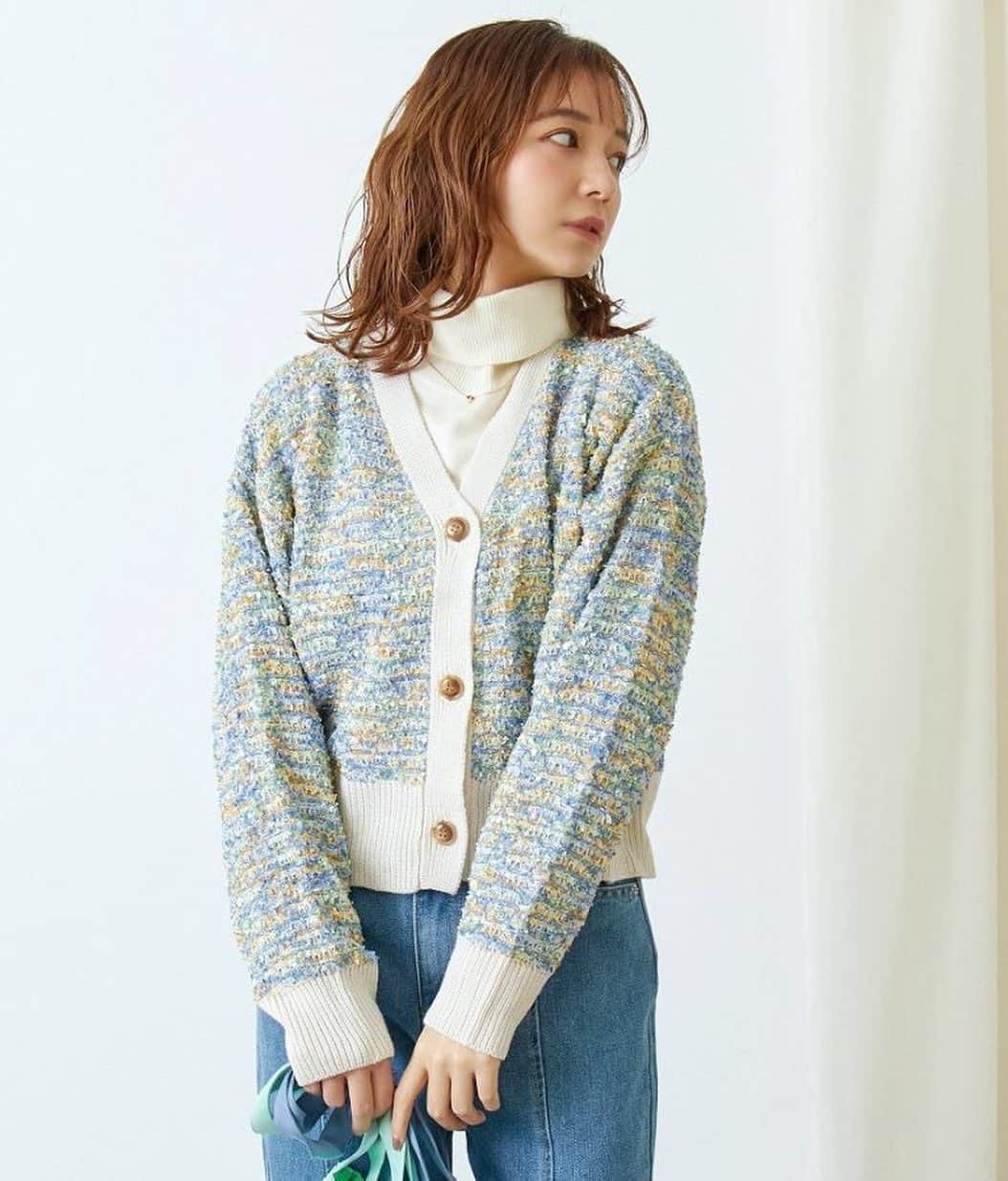 ANAP ONLINE SHOPのインスタグラム：「【サッと羽織るだけで今っぽい！トレンドアウター】  2023年春のおすすめトレンドアウターをご紹介🧡  気になるアイテムは画像をタップしてチェックしてくださいね👀  🔍商品番号 [1枚目]524-6587 [2枚目]794-8708 [3枚目]154-5372 [4枚目]794-8690 [5枚目]794-8722 [6枚目]854-5593 [7枚目]525-6506 [8枚目]795-8618 [9枚目]794-8820 [10枚目]155-5354  —————————————————  @anap_onlineshopは、 トレンドアイテムを取り扱うプチプラファッション通販です♡ ANAPの他にも様々なジャンルのブランドを取り扱っています✨  また、商品をオトクに買えるキャンペーンをほぼ毎日開催！ ストーリーズにてオトクな情報を発信中📢 お見逃しのないよう、是非フォローをお願い致します！  ▼▼▼▼　開催中イベント　▼▼▼▼ 只今、@anap_onlineshopにて 🔥アウトレットMAX90%offセール開催中🔥  💝開催期間💝 4/7(金)10:00〜4/10(月)8:59  詳細はプロフィールURLorハイライトをチェック✔  —————————————————  #春コーデ #2023ss #大人かわいいコーデ #プチプラコーデ #プチプラ通販  #カジュアルコーデ #大人カジュアルコーデ #アウター #アウターコーデ #春アウター #トレンドアイテム #着回しコーデ #着回しアイテム」