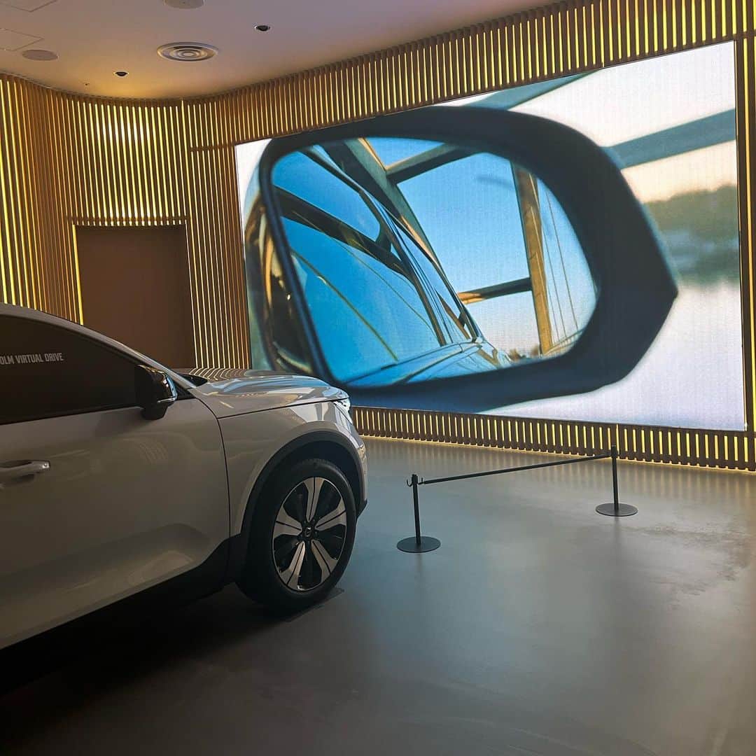 高橋ららさんのインスタグラム写真 - (高橋ららInstagram)「4/8にVolvoの新しいショールームが外苑前にオープンします 世界初となるEV専用のスタジオでVolvoのサスティナビリティの取り組みや世界観に触れ感じられる空間になっています✨  #volvostudiotokyo #volvo」4月7日 19時05分 - lala__takahashi