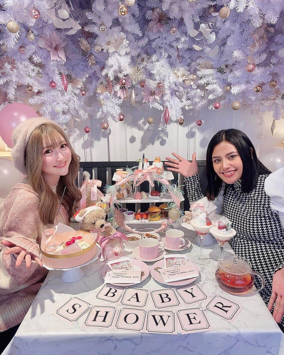 はづきてぃさんのインスタグラム写真 - (はづきてぃInstagram)「・ baby shower👶🏼🎉✨💕 うん、載せるの遅すぎて もう産まれてるんよwwww でもせっかくだから載せるっ⸜♡︎⸝‬  結婚祝いのつもりだったんだけど baby showerのガーランドも貸していただけて🥹💓  wedding party & baby shower❤️  #babyshower #ベビーシャワー #ベビーシャワーパーティー #アフタヌーンティー #ジンジャーガーデン青山 #gingergardenaoyama #妊娠祝い」4月7日 19時14分 - hazukitty_official