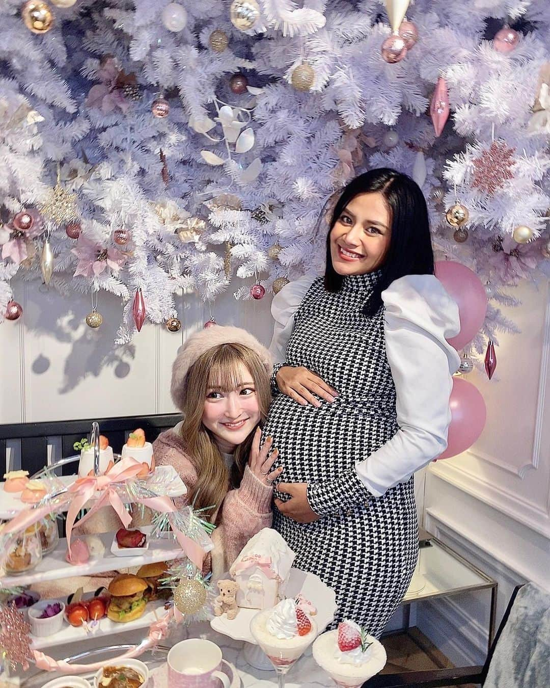 はづきてぃさんのインスタグラム写真 - (はづきてぃInstagram)「・ baby shower👶🏼🎉✨💕 うん、載せるの遅すぎて もう産まれてるんよwwww でもせっかくだから載せるっ⸜♡︎⸝‬  結婚祝いのつもりだったんだけど baby showerのガーランドも貸していただけて🥹💓  wedding party & baby shower❤️  #babyshower #ベビーシャワー #ベビーシャワーパーティー #アフタヌーンティー #ジンジャーガーデン青山 #gingergardenaoyama #妊娠祝い」4月7日 19時14分 - hazukitty_official