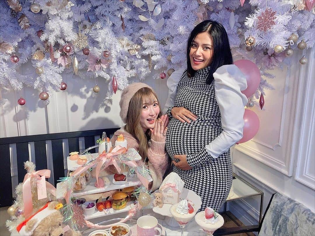 はづきてぃさんのインスタグラム写真 - (はづきてぃInstagram)「・ baby shower👶🏼🎉✨💕 うん、載せるの遅すぎて もう産まれてるんよwwww でもせっかくだから載せるっ⸜♡︎⸝‬  結婚祝いのつもりだったんだけど baby showerのガーランドも貸していただけて🥹💓  wedding party & baby shower❤️  #babyshower #ベビーシャワー #ベビーシャワーパーティー #アフタヌーンティー #ジンジャーガーデン青山 #gingergardenaoyama #妊娠祝い」4月7日 19時14分 - hazukitty_official