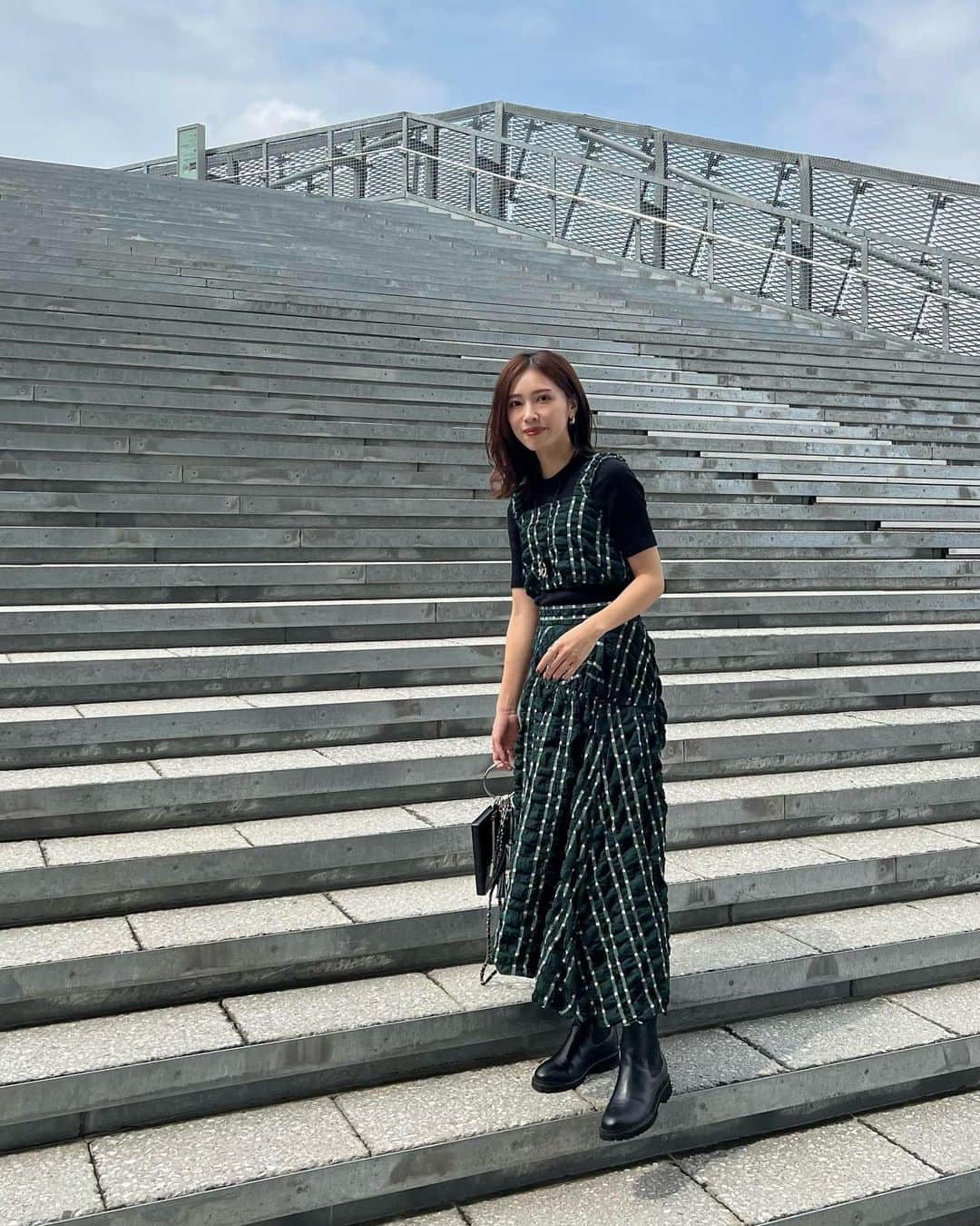 石黒美帆のインスタグラム：「. @coel.official のセットアップを着て ずっと行ってみたかった場所に。✨  本の並べ方もジャンル分けもユニークで 眺めてるだけでも楽しい！  ⁡ ⁡ ⁡ #coel#uniqlo#mirem #角川武蔵野ミュージアム#隈研吾」
