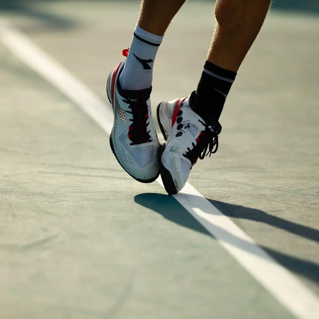 ディアドラのインスタグラム：「Designed with the diadora Blushield technology in the forefoot area, Torneo is the performance tennis shoe able to balance the asymmetrical behavior of your feet. Whether you’re a newbie or a pro, this is your go-to for all ground.  Discover more on diadora.com  #diadora #diadoratennis」