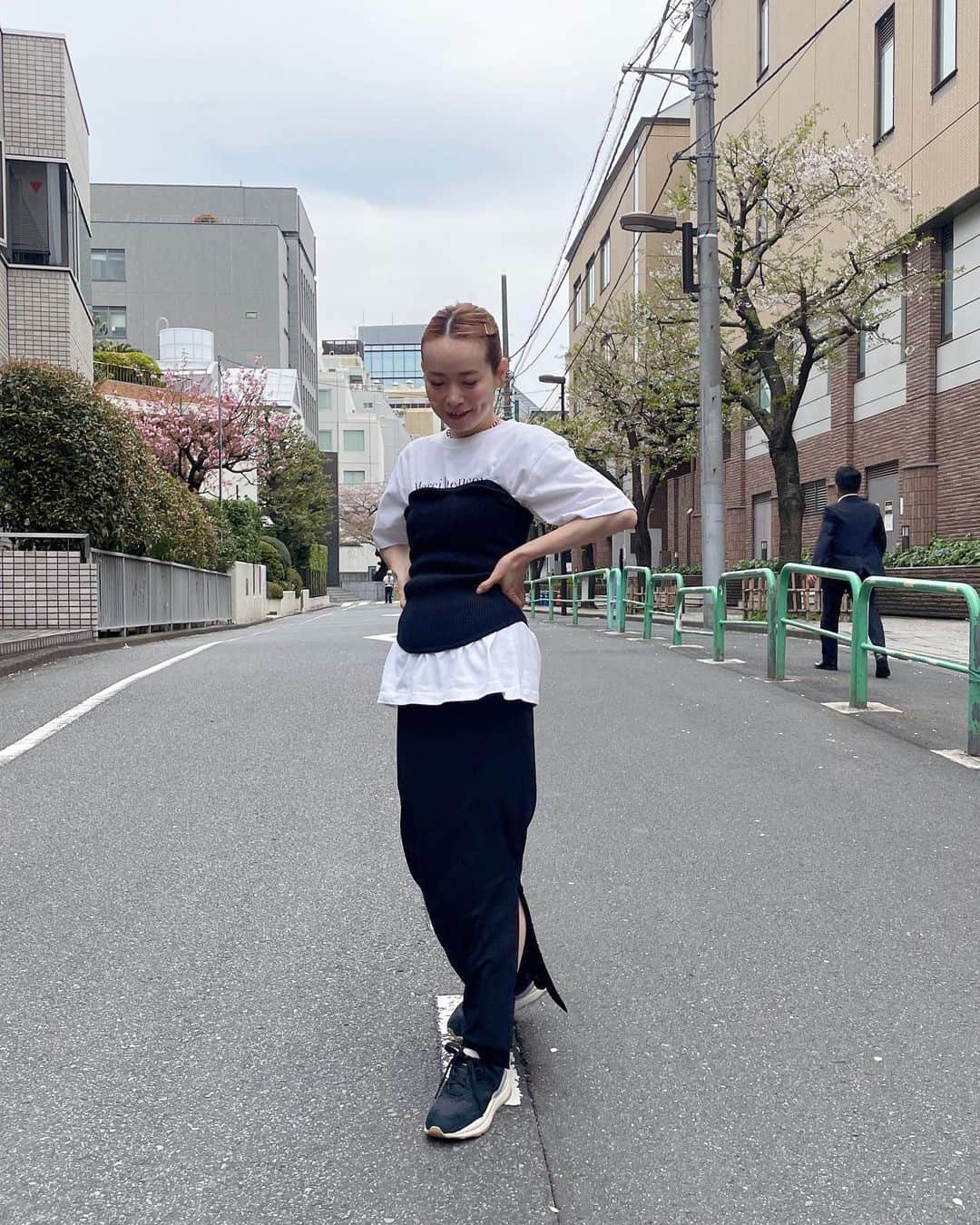 asakoshimojimaのインスタグラム：「- 表情筋はデイリーに育てたい😊🙄  と思いませんか？  #週末」