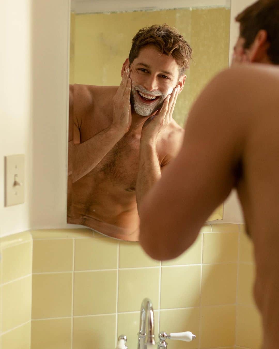 マックス・エマーソンさんのインスタグラム写真 - (マックス・エマーソンInstagram)「Shave, scruff or beard?   📸 @rynebelanger」4月8日 4時50分 - maxisms