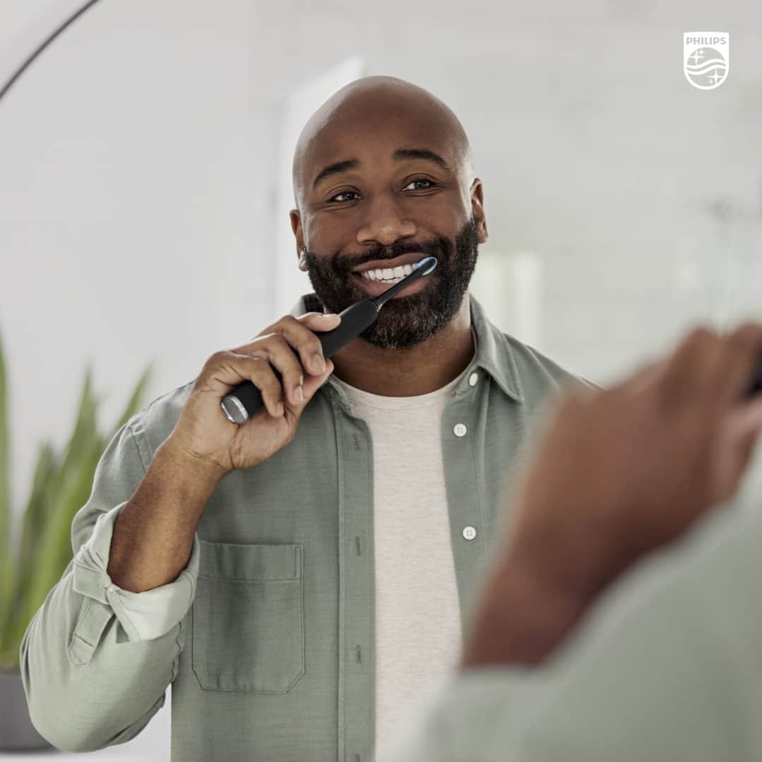 Philips Sonicareさんのインスタグラム写真 - (Philips SonicareInstagram)「DYK that oral health isn’t just about clean teeth and gums? It can also affect your overall health! 🤯 That’s right... Brushing just two minutes a day, twice a day, can lead to a healthier you.  And we’re here to help! Your oral health needs are covered with Philips Sonicare’s suite of products, so you can take care of your oral health at home with confidence.   Which Philips Sonicare products are on your bathroom counter?   #WorldHealthDay #PhilipsSonicare #OralHealth #DentalHealth」4月8日 5時00分 - philipssonicare