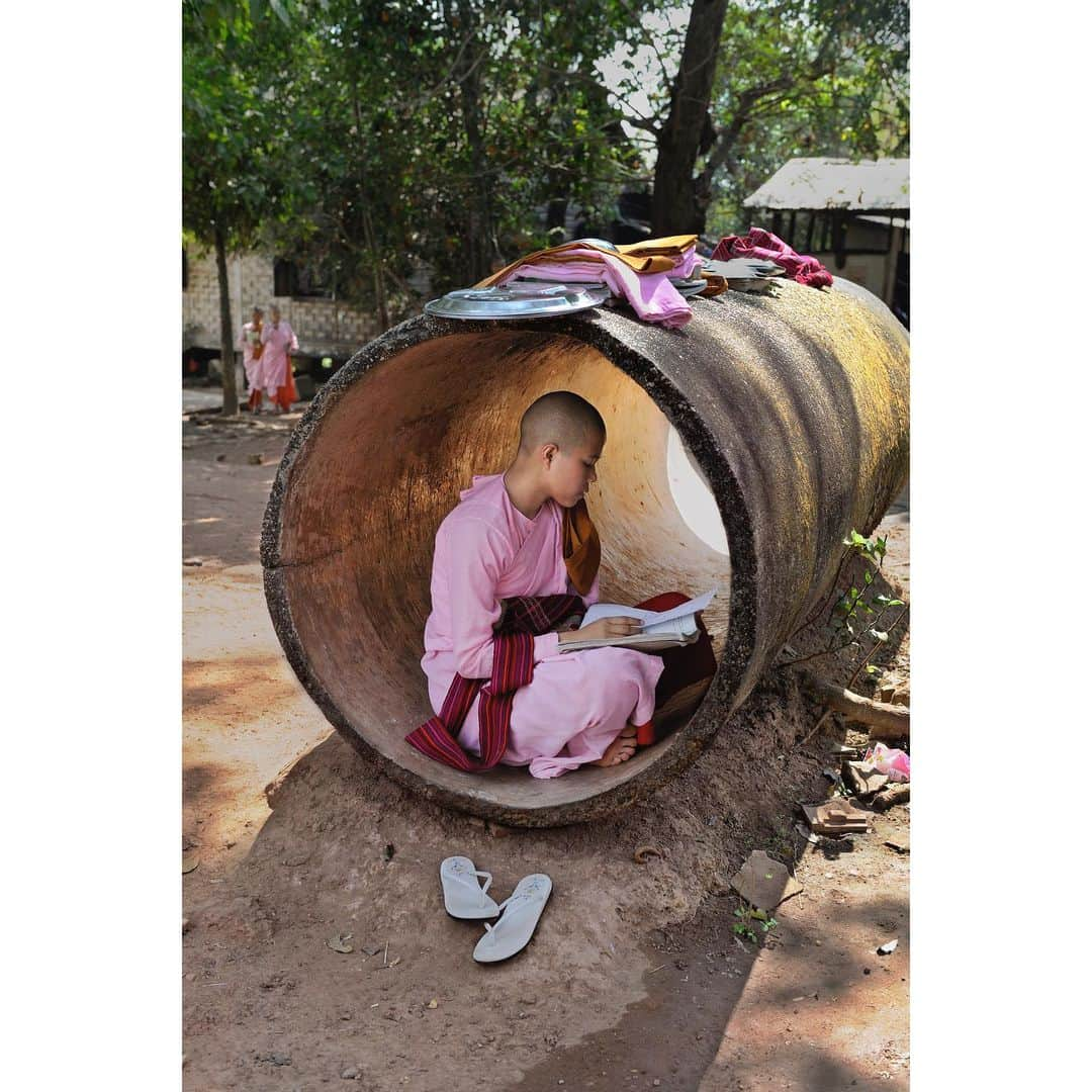 スティーブ・マカリーのインスタグラム：「Novice nun studies in the shade. #Yangon, #Myanmar, 2010.」