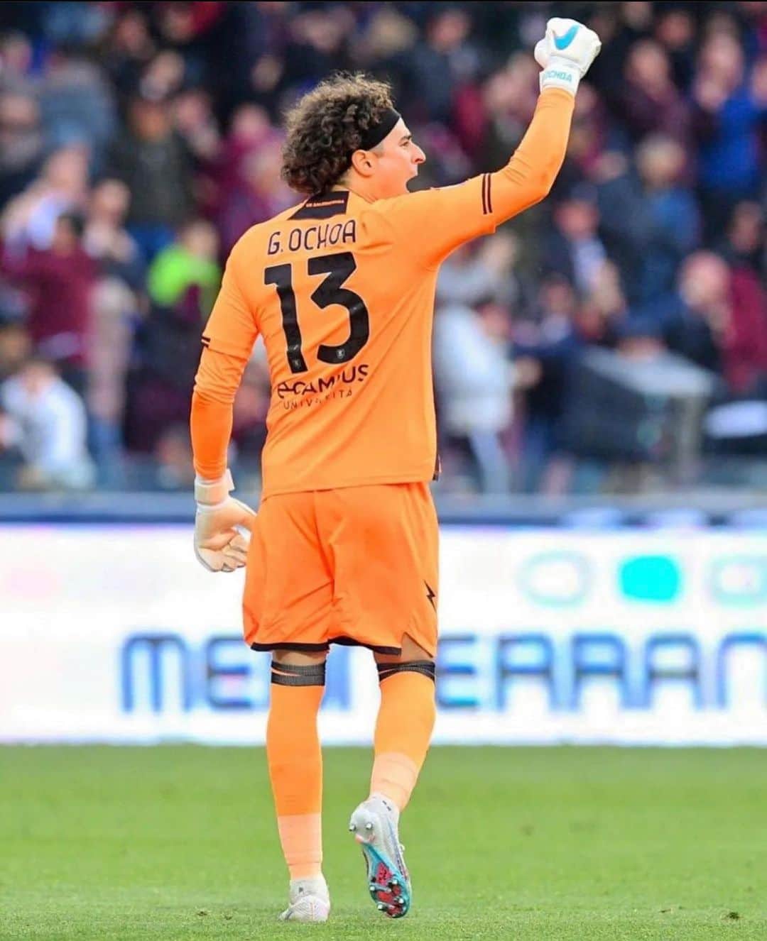 のインスタグラム：「… insieme fino alla fine 🔥👊🏻!!!  Grande partita Ragazzi !!!   #MacteAnimo #NoMemoNoParty  📸 @francescopecorarofotografo」