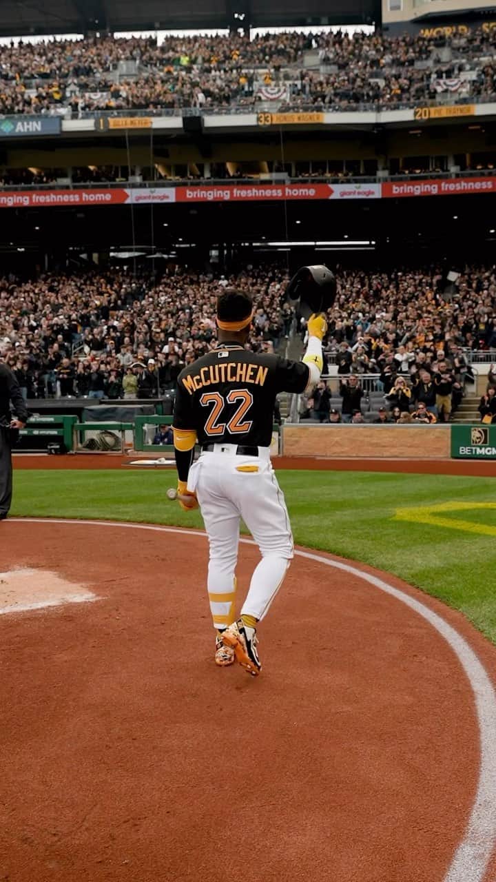 ピッツバーグ・パイレーツのインスタグラム：「Welcome home, Cutch. 🥲」