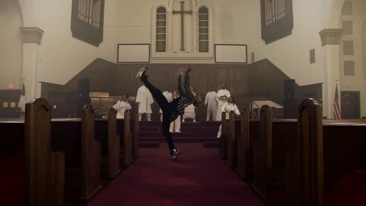 Lil Buckのインスタグラム：「Nobody Knows Full Film  𓅿✨  There are things I’ve experience in life that are hard for me to verbally speak about. Things that can’t be said through words can be expressed and felt through movement and music. Some things have to be felt to be understood.  Concept and story by: @lilbuckdalegend & @directordavidj  Directed by @directordavidj  Produced by: @redbulldance」