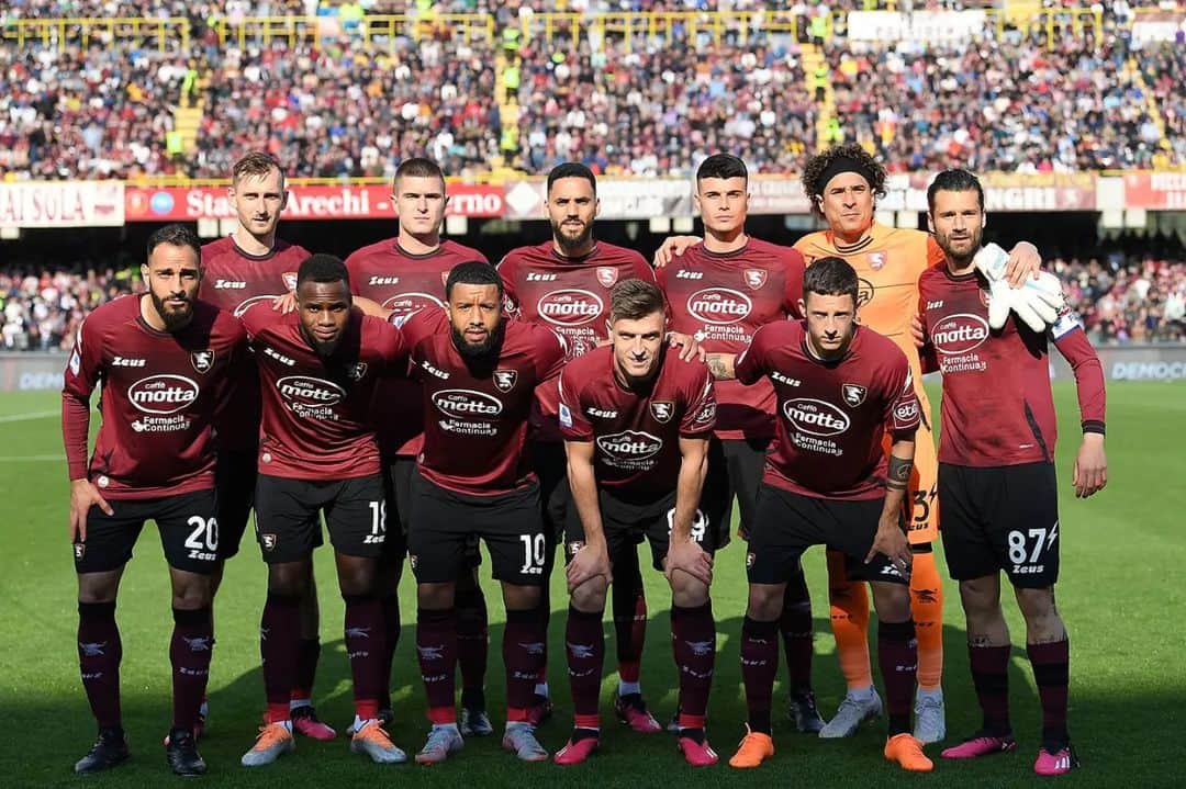 ノルベルト・ジェンベールさんのインスタグラム写真 - (ノルベルト・ジェンベールInstagram)「Non si molla fino alla fine 🇱🇻💪 @ussalernitana1919official  @francescopecorarofotografo  #forzasalernitana #forzagranata #team #workhard #always #macteanimo」4月8日 5時57分 - norbertgyomber32