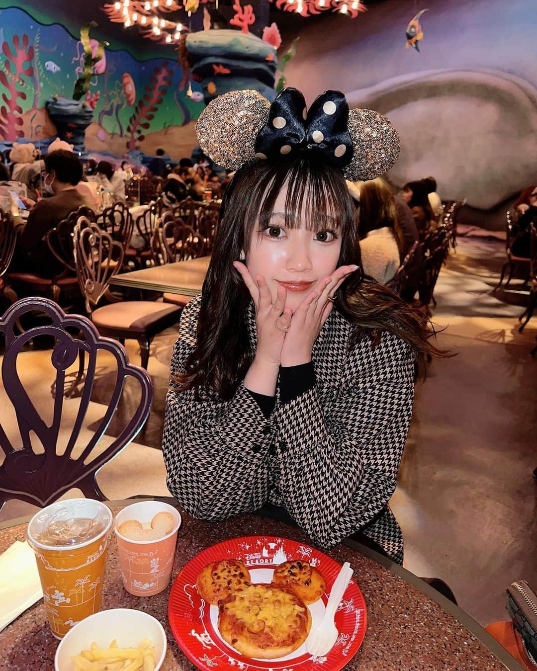 林歩楓のインスタグラム：「マーメイドラグーンのセバスチャンのカリプソキッチンが1番盛れる😸🫶  #グラドル #グラビア #グラビアアイドル #グラビアモデル #グラドル自画撮り部 #水着 #撮影会 #撮影 #アイドル #モデル #gravure #写真 #水着 #gravureidol #gravuremodel #japanese #japanesegirl #japan #インスタグラビア #ビキニ女子 #sexy #style #カメラマンさんと繋がりたい #カメラマン募集 #カメラ好きな人と繋がりたい #撮影会の女神さま #撮影会モデル #林歩楓」