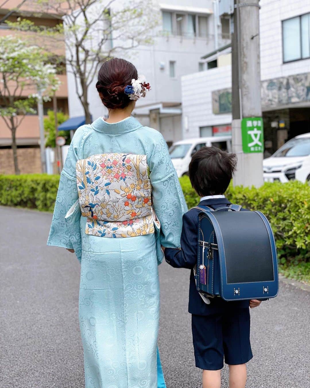 のインスタグラム：「My grandma’s Kimono 👘 Obi belt and Randoseru 💖  #obi #randoseru #帯 #ランドセル #着物 #kimono #入学式コーデ #入学式ママコーデ #入学式 #入学式ヘア」