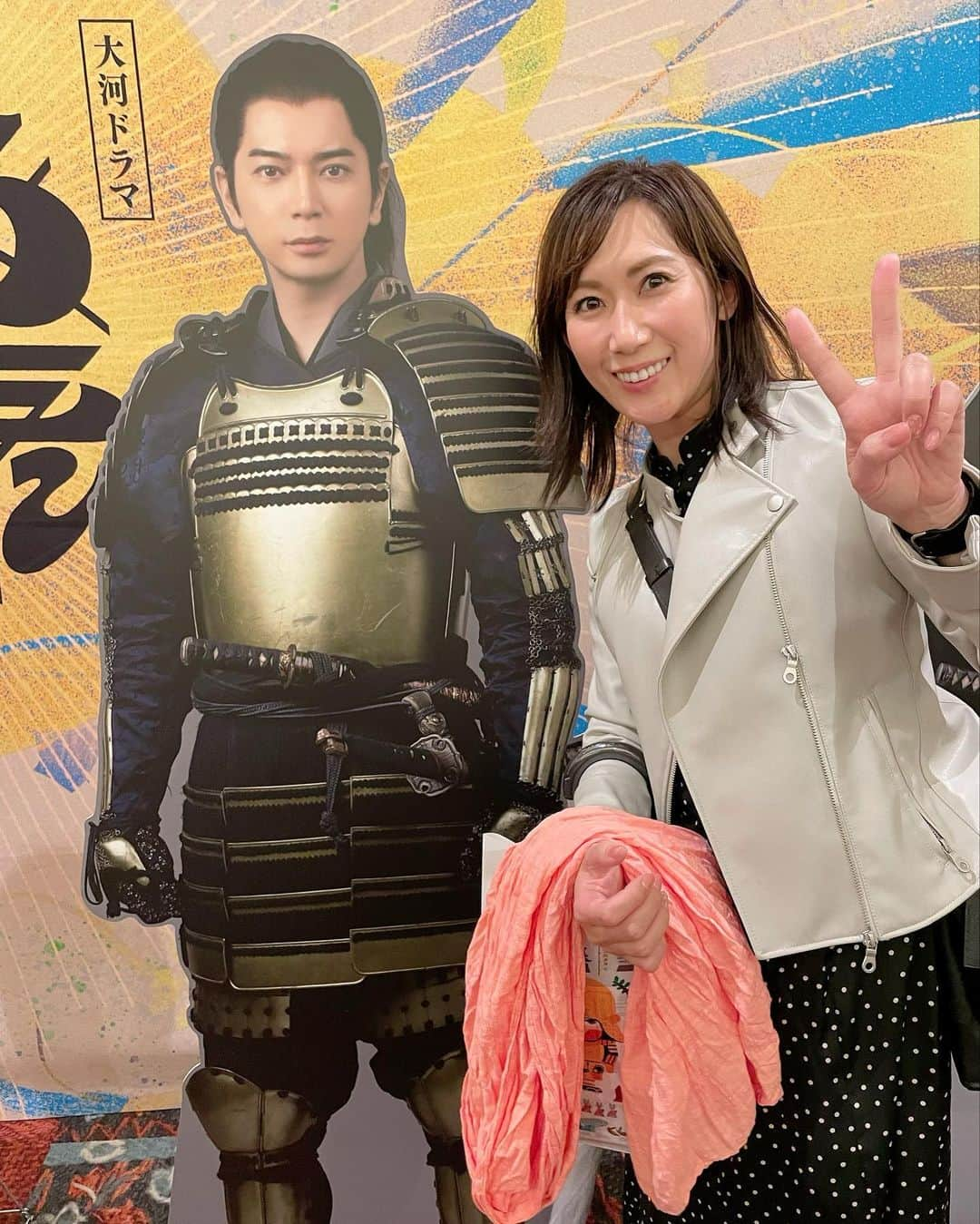 丹羽真由実さんのインスタグラム写真 - (丹羽真由実Instagram)「. どーも❗️自他共に日本史好きと認める 歴女アナウンサー丹羽真由実です。 先日、「 #大河ドラマ 『 #どうする家康 』 パネル展＆トークショー in 愛知」 の抽選に当選し、行ってきました🥰  主人公の #徳川家康 ( #松本潤 さん)と 家康の生母 #於大の方 ( #松嶋菜々子 さん)のパネルと❤️ 於大の方は #知多半島 #東浦町 のご出身です✨ 東浦町には於大公園があったり、於大まつりが行われたり 町のマスコットキャラクターがおだいちゃんだっりと 町をあげて於大の方を応援しています🥰  第一部はオーケストラによる 『どうする家康』のメインテーマ曲の演奏など🎺 第二部は、大久保忠世役の #小手伸也 さん、 平岩親吉役の #岡部大 さんのトークショーと 内容たっぷりでした🤗  あー本当に #日本史 って面白い❤️ 『どうする家康』これからも毎週楽しみに観ます。  #歴女 #歴史好きな人と繋がりたい #日本史 #フリーアナウンサー #丹羽真由実 #愛知」4月7日 21時10分 - mayumi_niwa